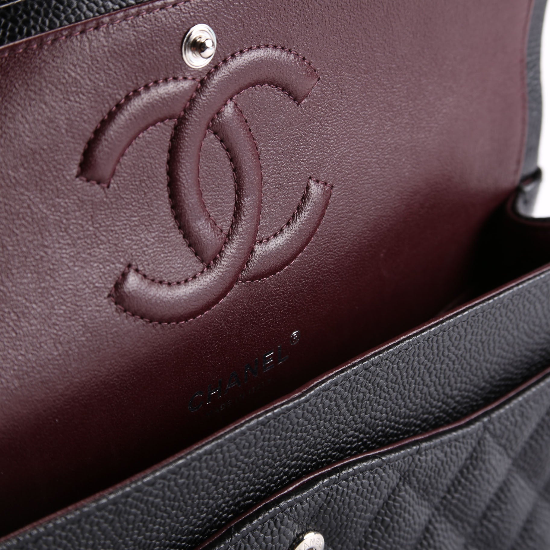 Classic Flap Medium Caviar 28M Black