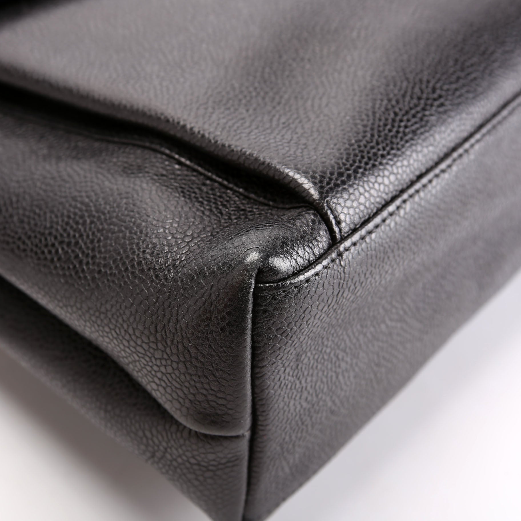 Turnlock CC Flap Shoulder Caviar Vintage Black