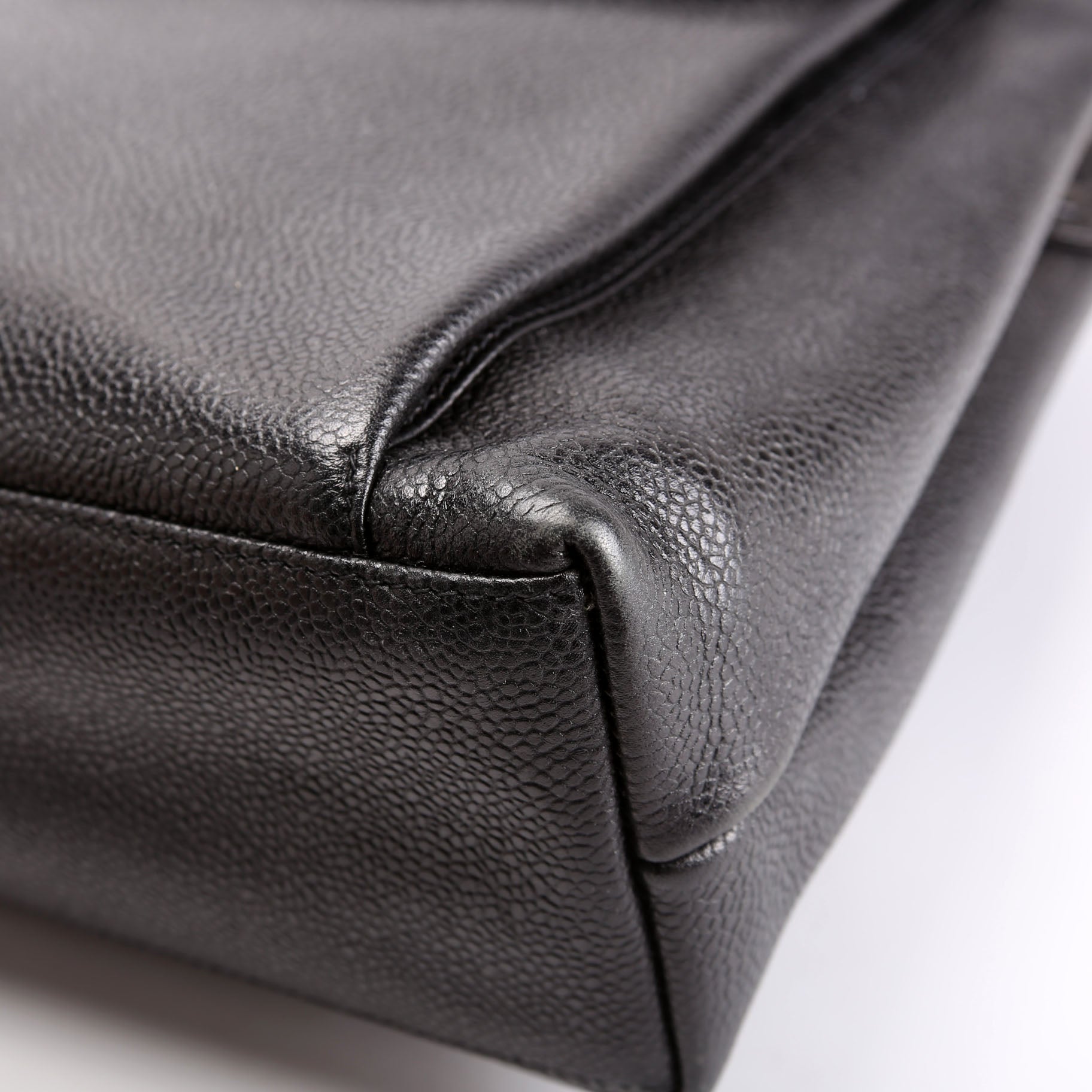 Turnlock CC Flap Shoulder Caviar Vintage Black