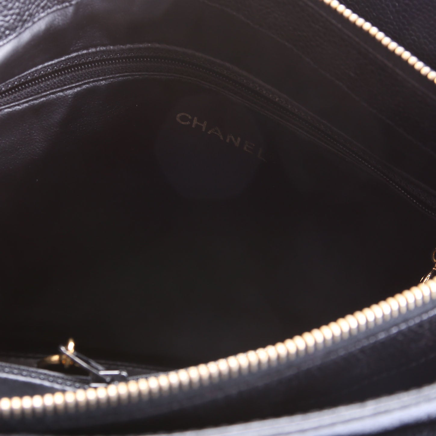 Turnlock CC Flap Shoulder Caviar Vintage Black