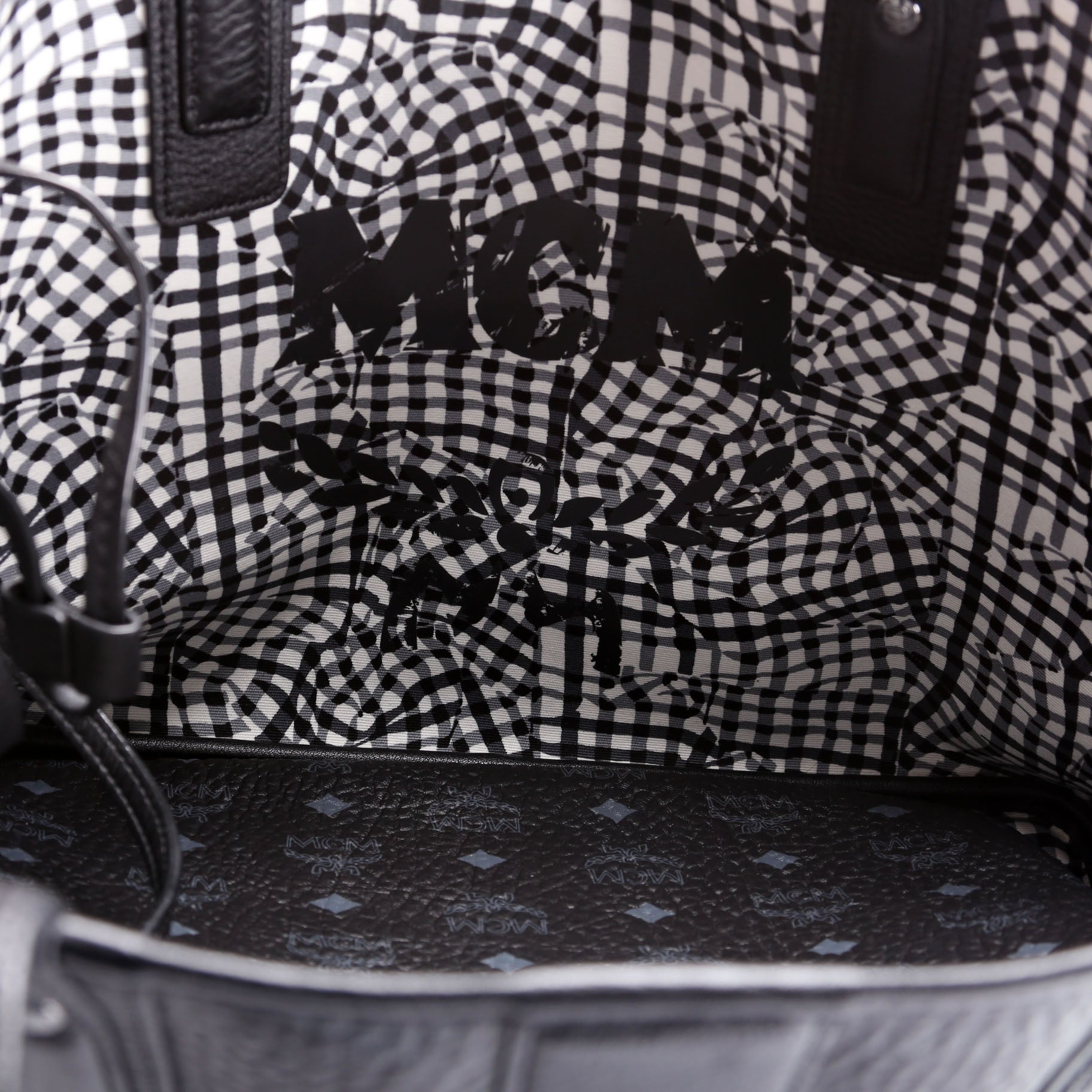 Liz Tote Reverse With Pouch Medium Black
