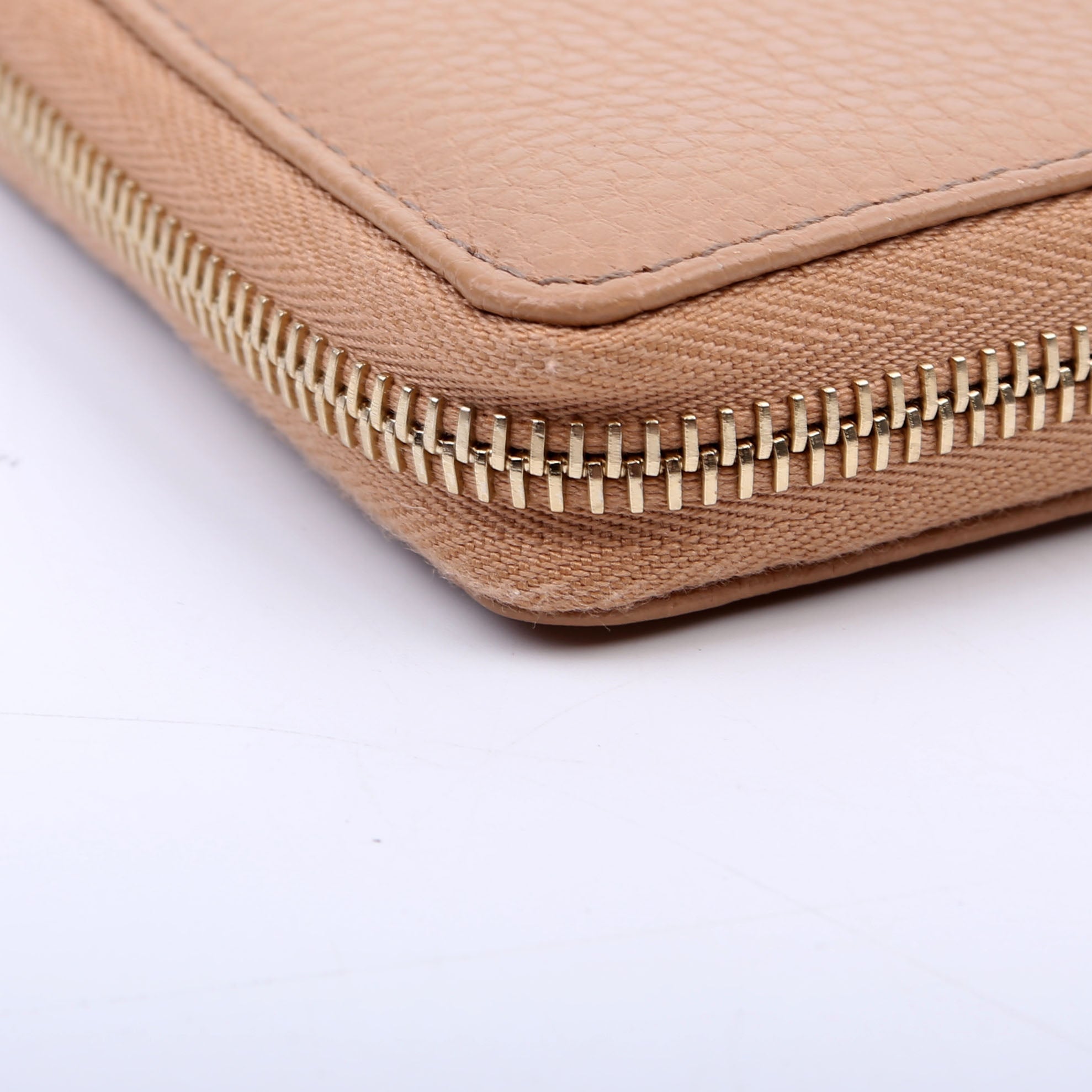 598187 Soho Zip Around Wallet Tan