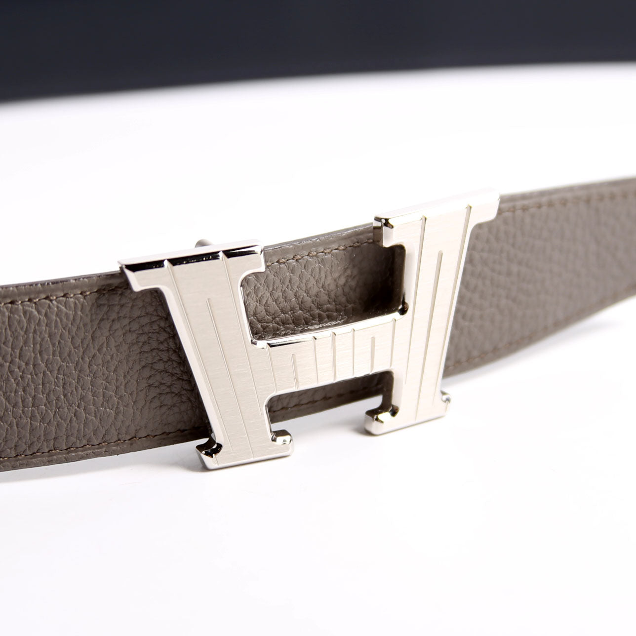 H Buckle 32MM Reversible Leather Belt Size 105 Grey/Navy