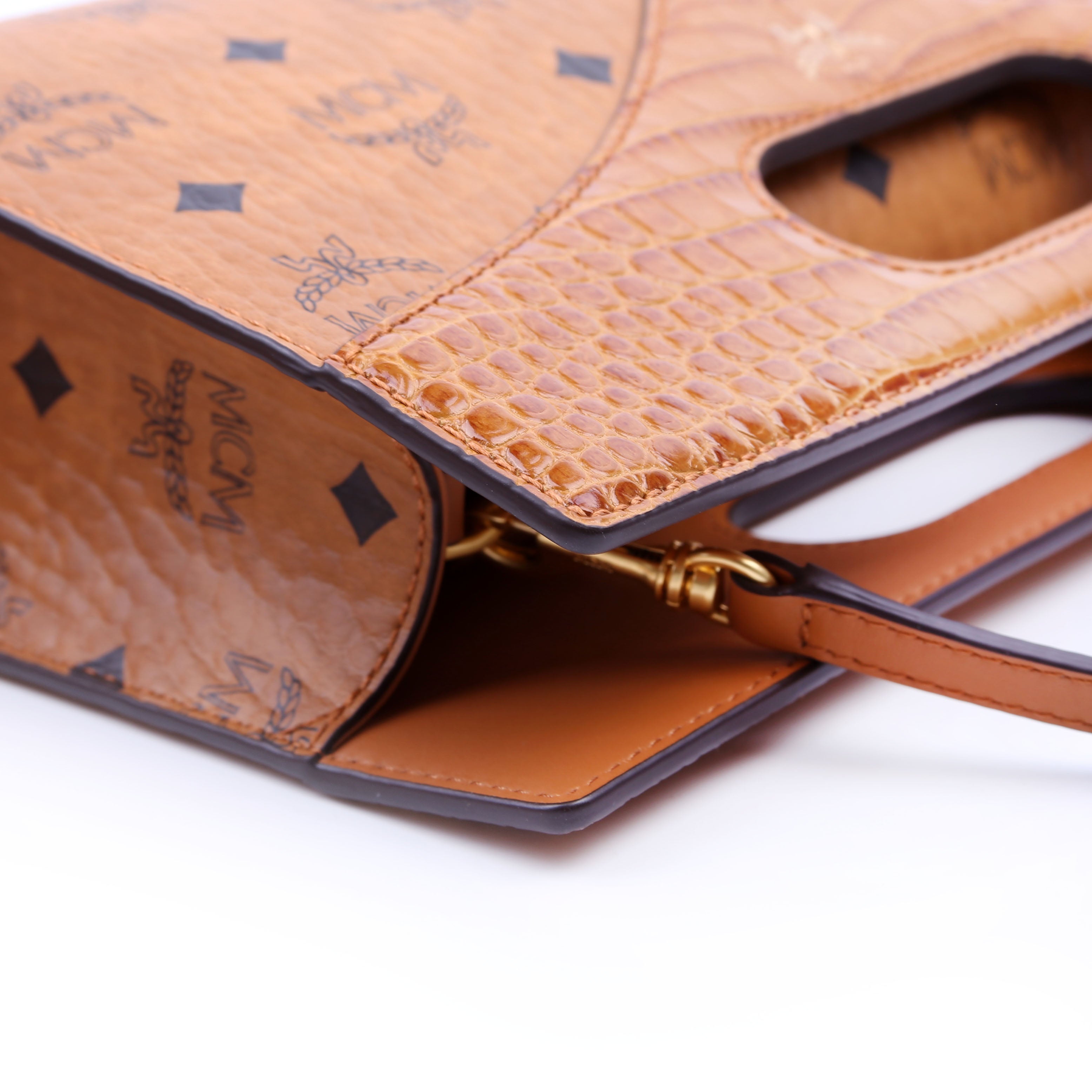 Visetos/Crocodile Embossed Leather Diamond Tote Small Cognac