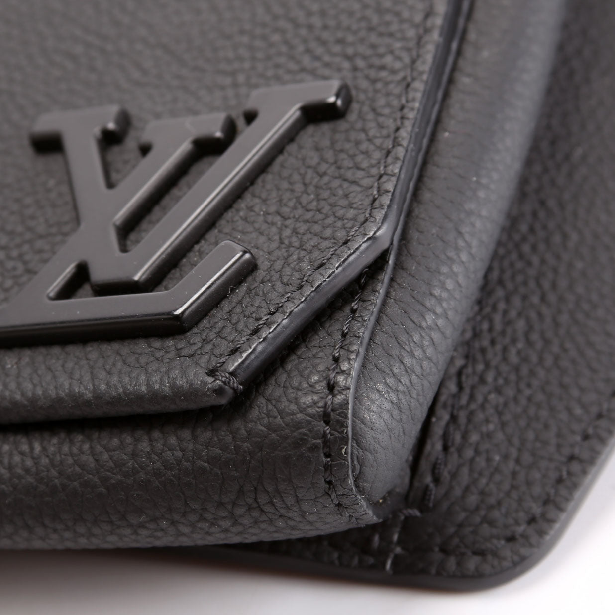 Takeoff Sling Aerogram Leather Black