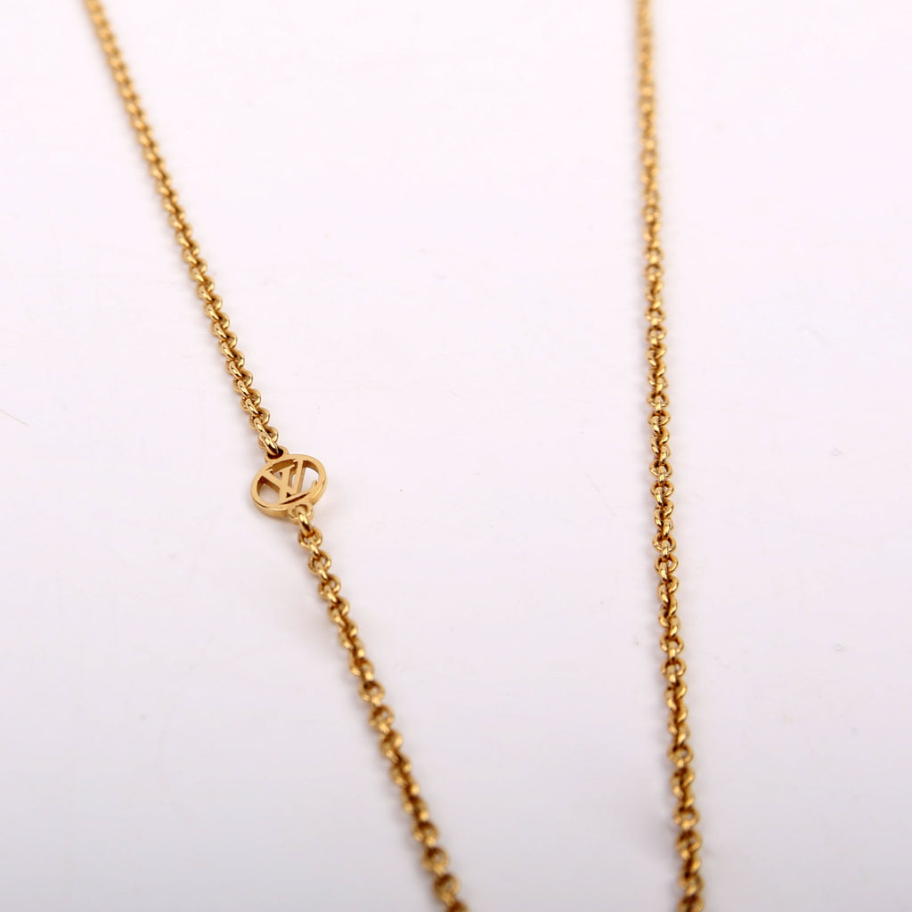 Essential V Necklace