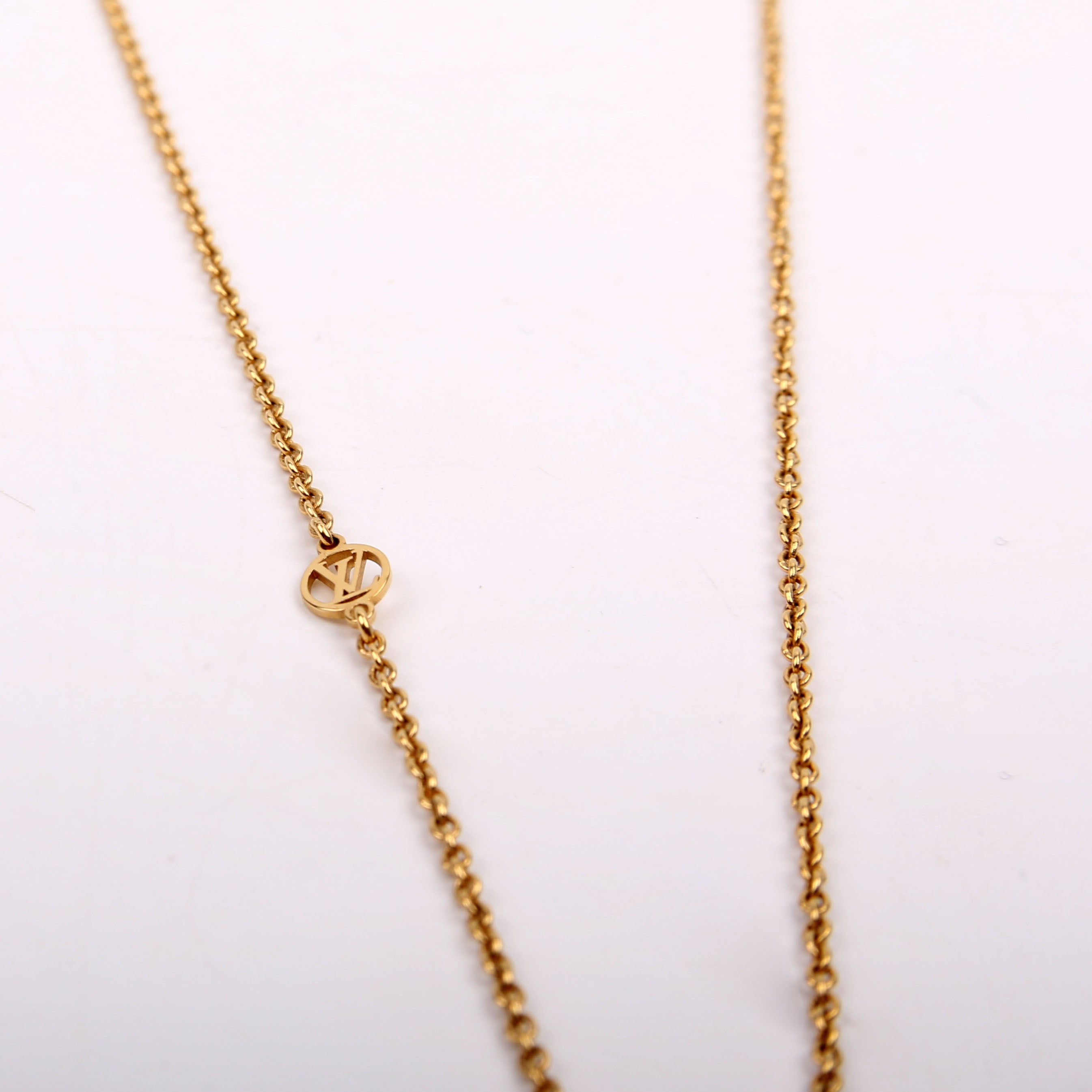 Essential V Necklace