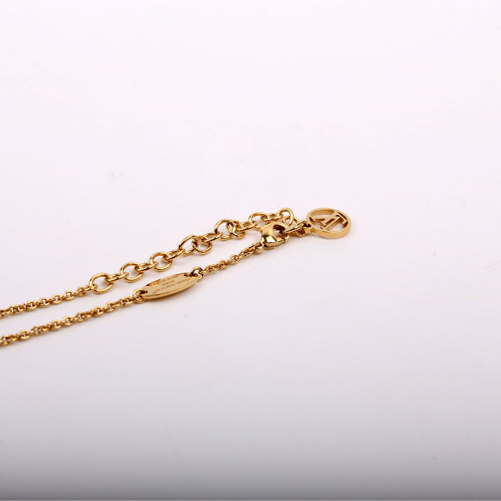 Essential V Necklace