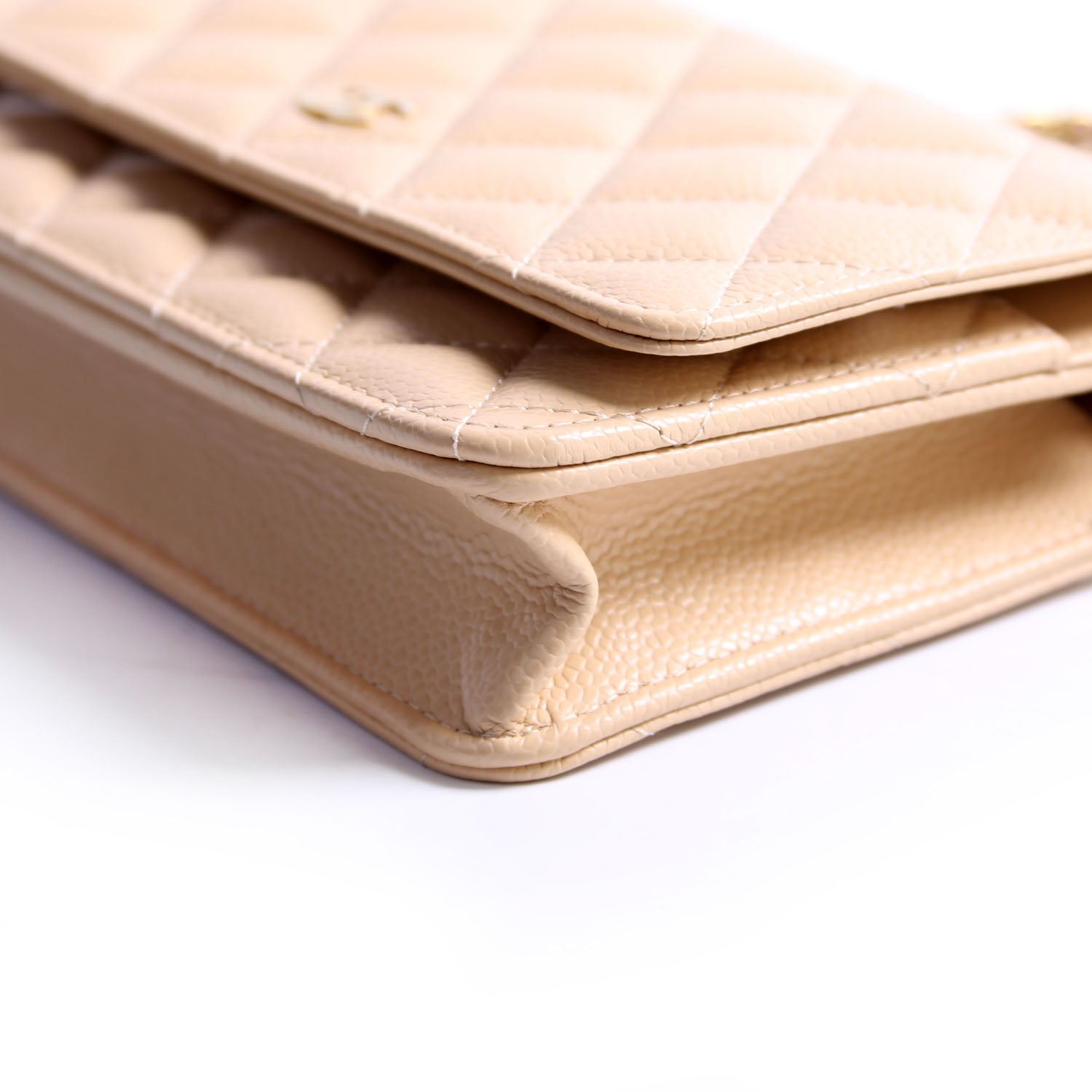 Wallet On Chain Classic Quilted Caviar RFID Biege