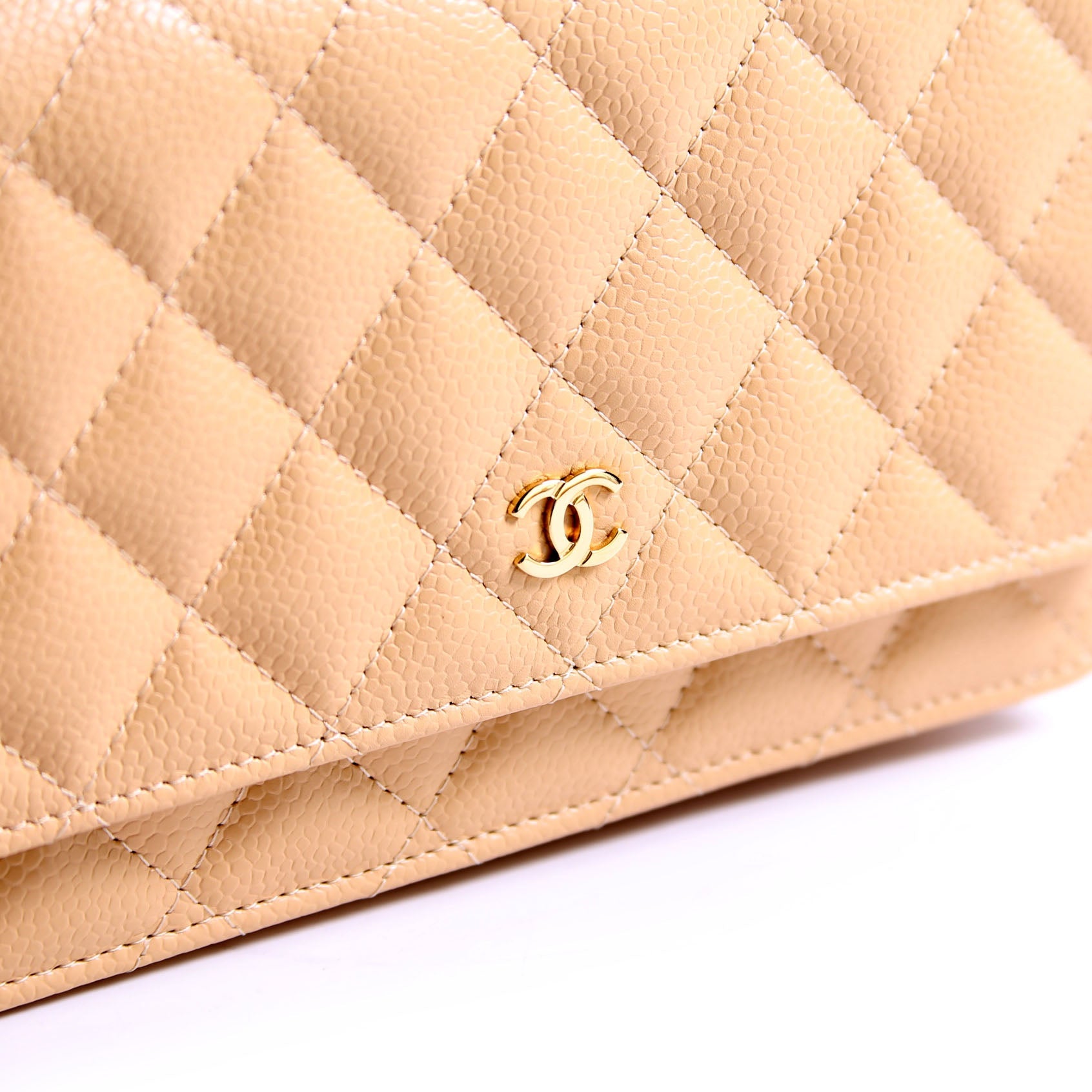 Wallet On Chain Classic Quilted Caviar RFID Biege