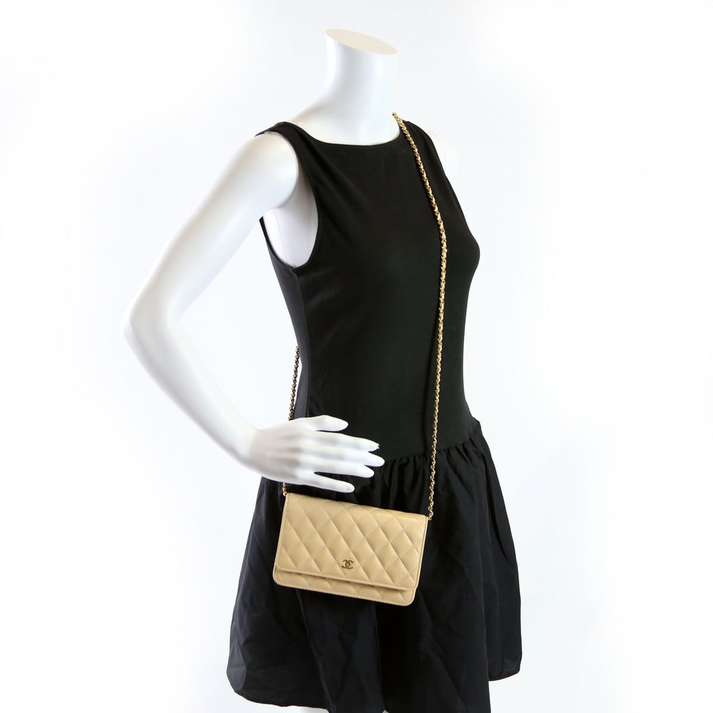 Wallet On Chain Classic Quilted Caviar RFID Biege