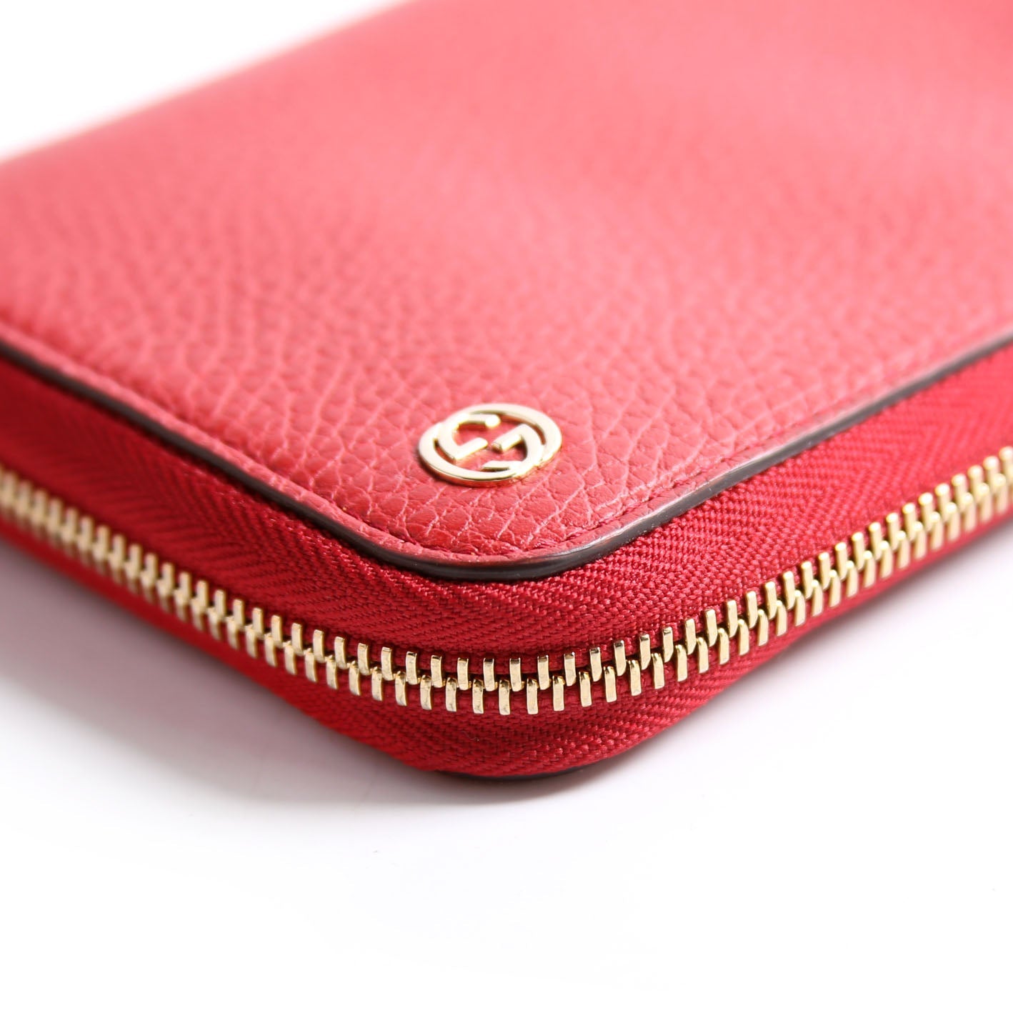 449347 Interlocking G Zip Around Wallet Red