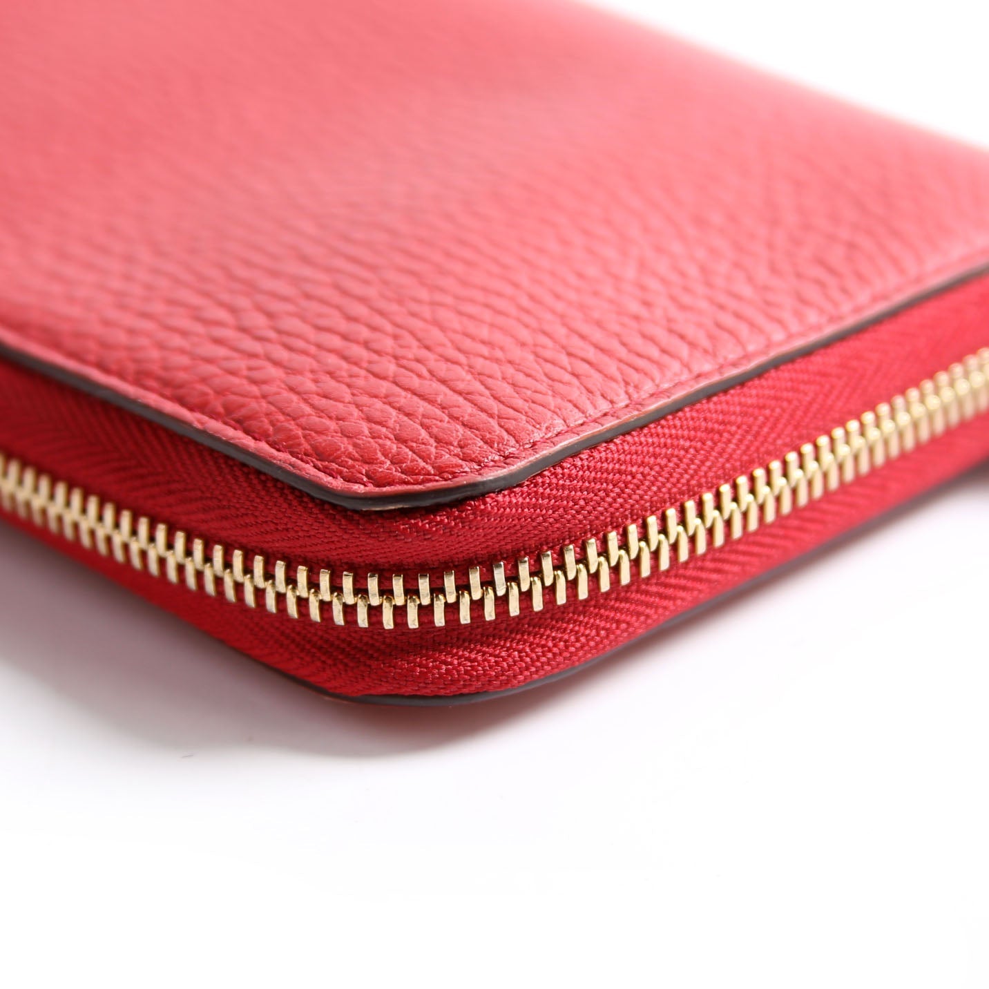 449347 Interlocking G Zip Around Wallet Red