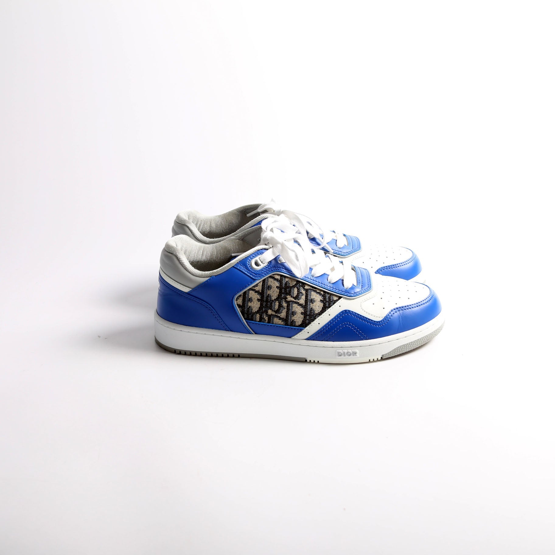 B27 Sneakers Size 42