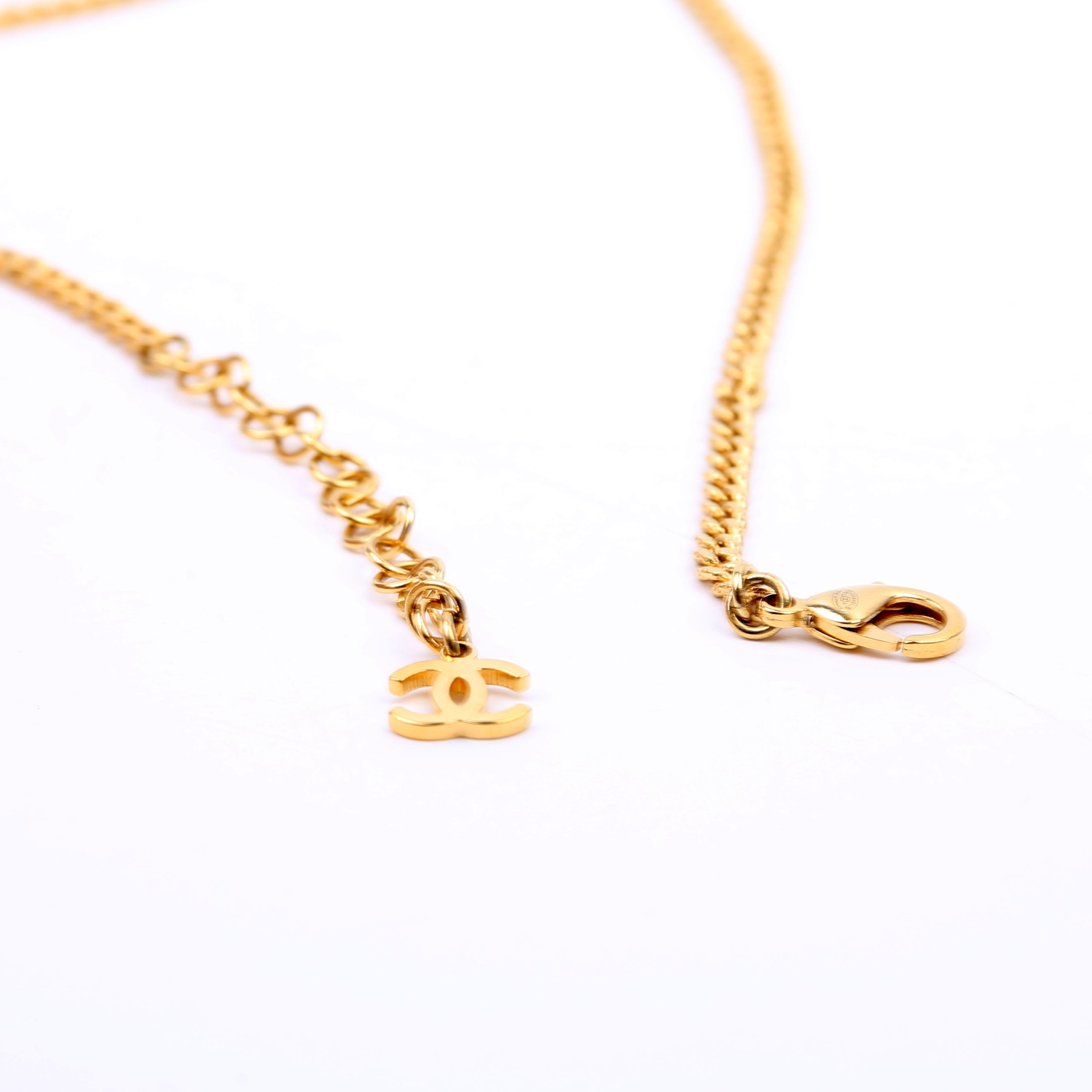 CC Crystal Oval Pendant Necklace Gold
