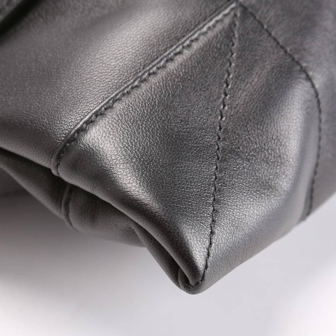 781666 Jamie 4.3 Pochon Lambskin Black