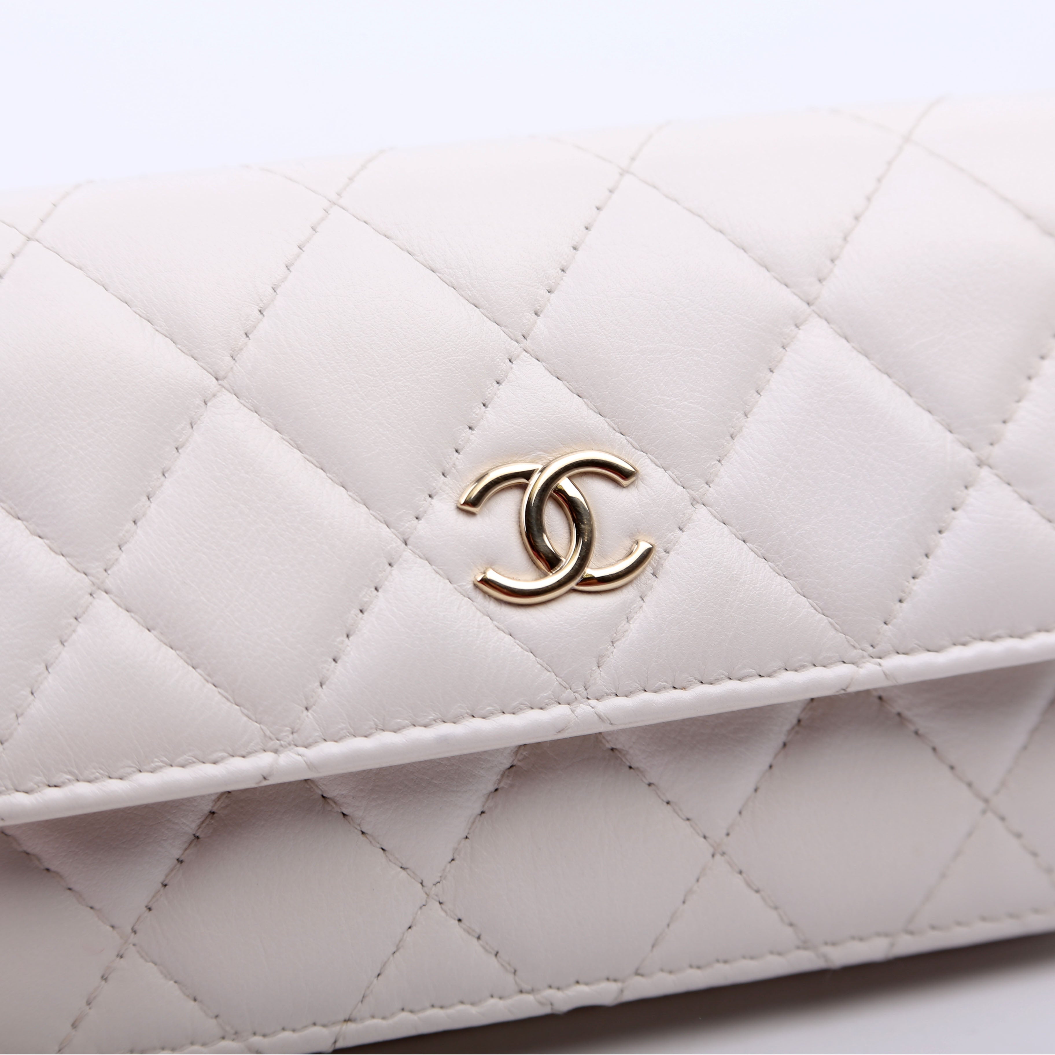 Maxi Pearls WOC Lambskin 30M White