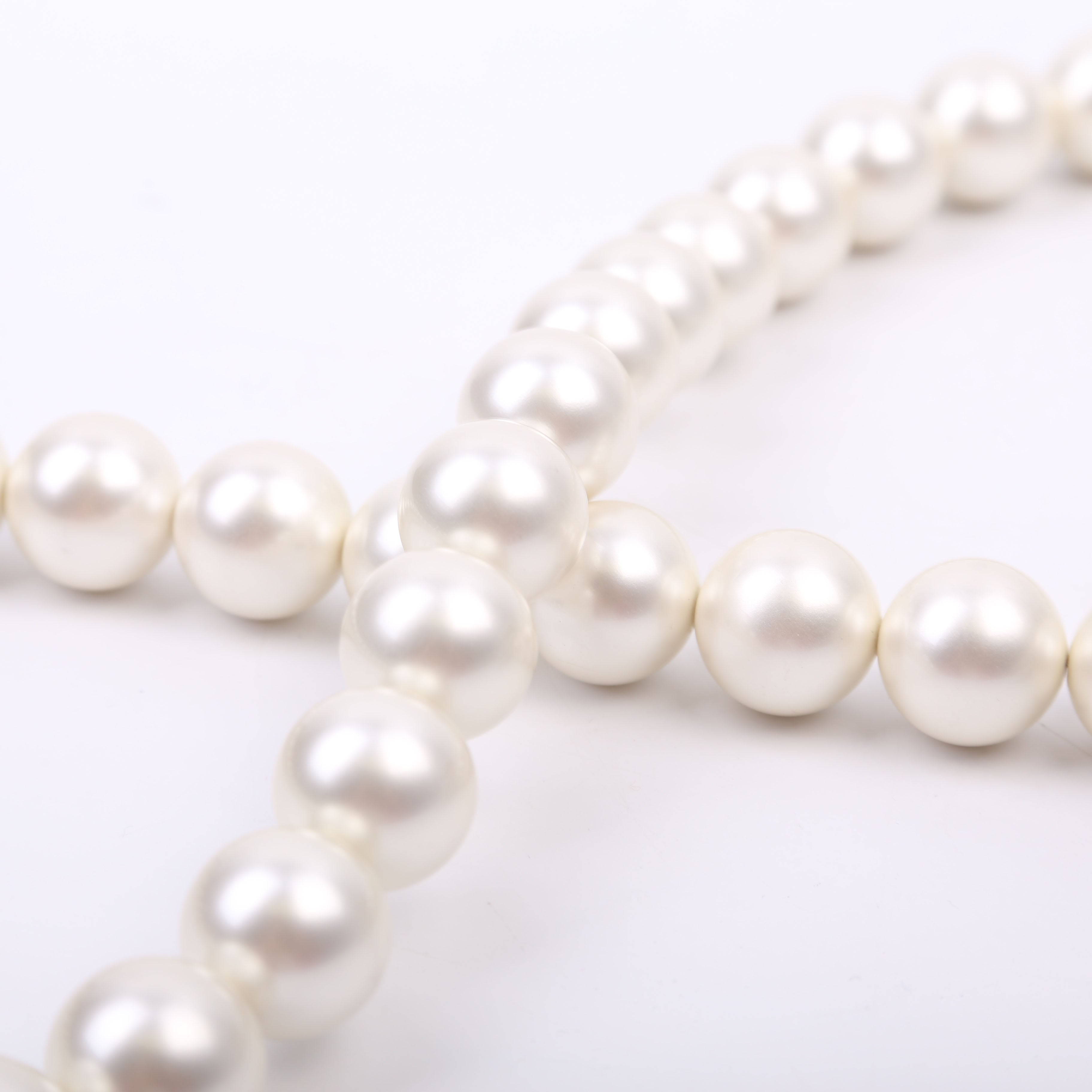 Maxi Pearls WOC Lambskin 30M White