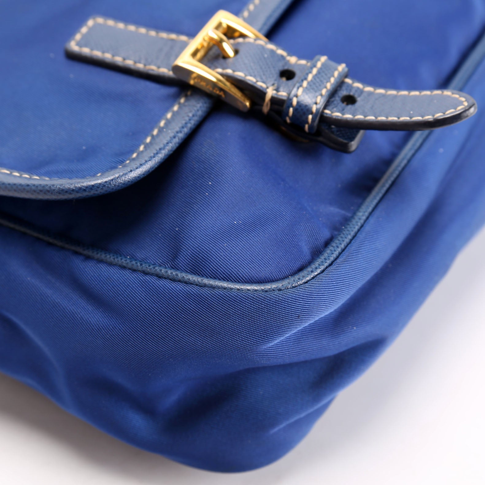 BT0772 Tessuto Nylon Saffiano Buckle Messenger Small Blue