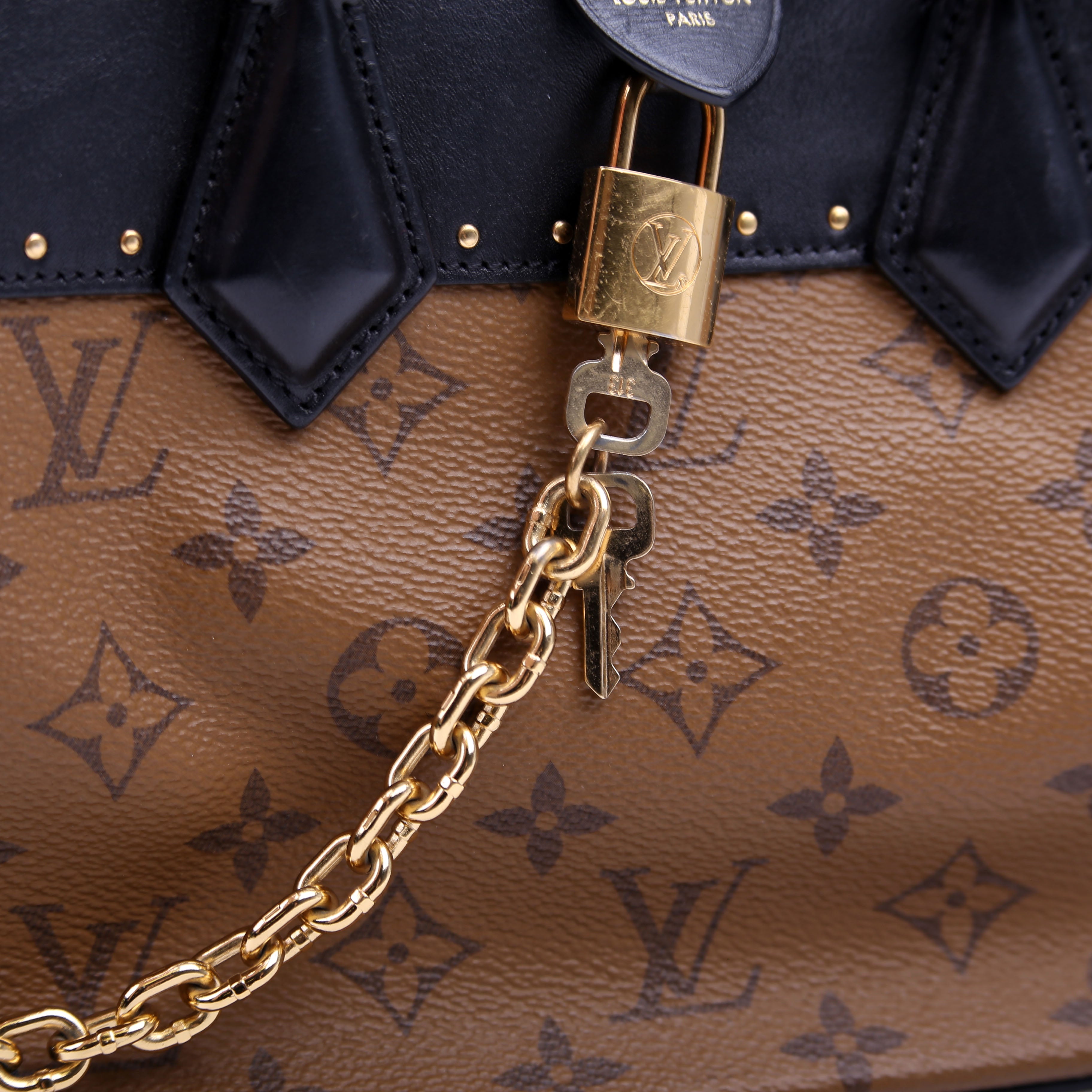 City Malle Reversed Monogram Black