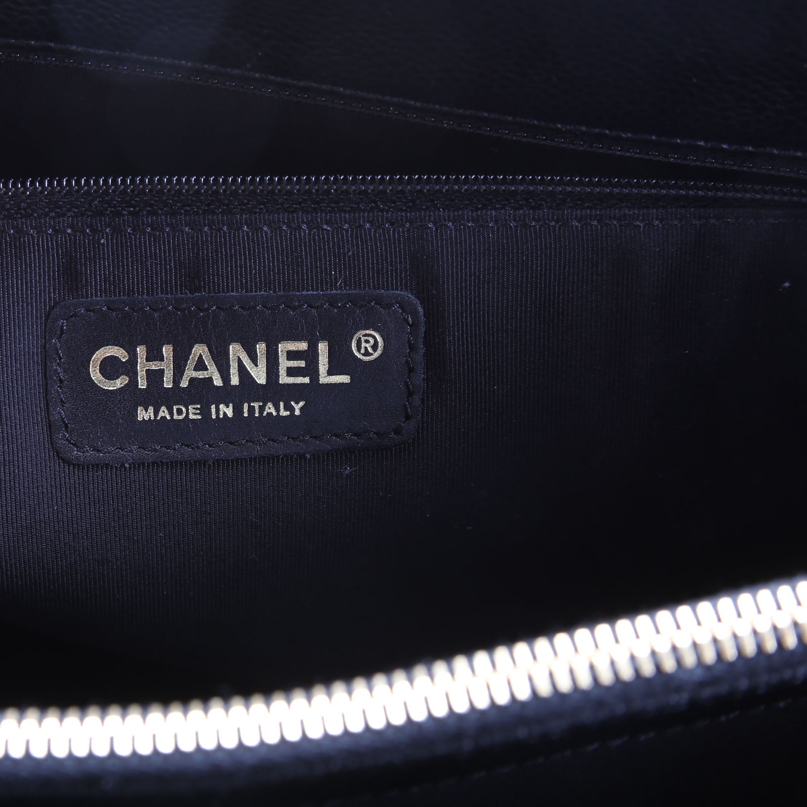 Grand Shopping Tote Caviar Black