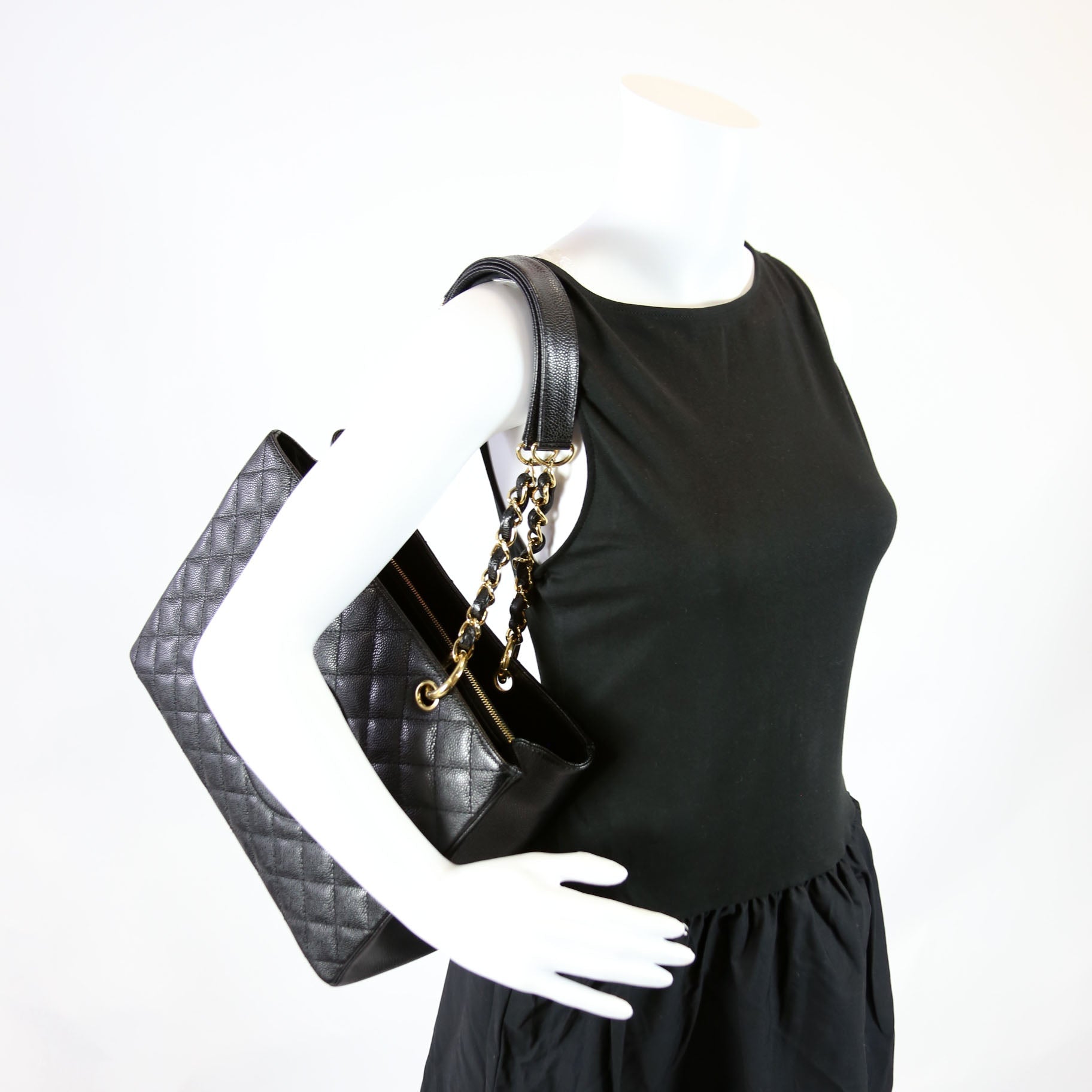 Grand Shopping Tote Caviar Black