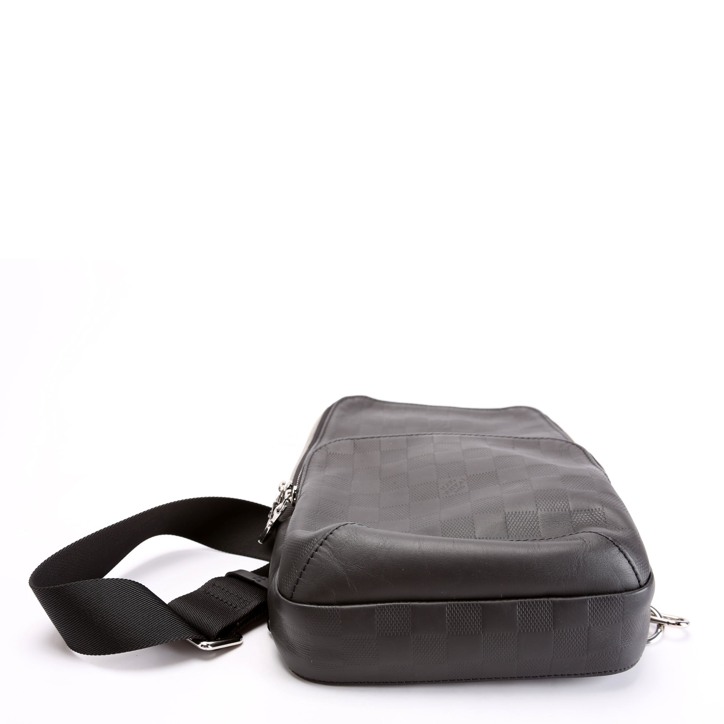 Avenue Sling Bag Infini Leather Black