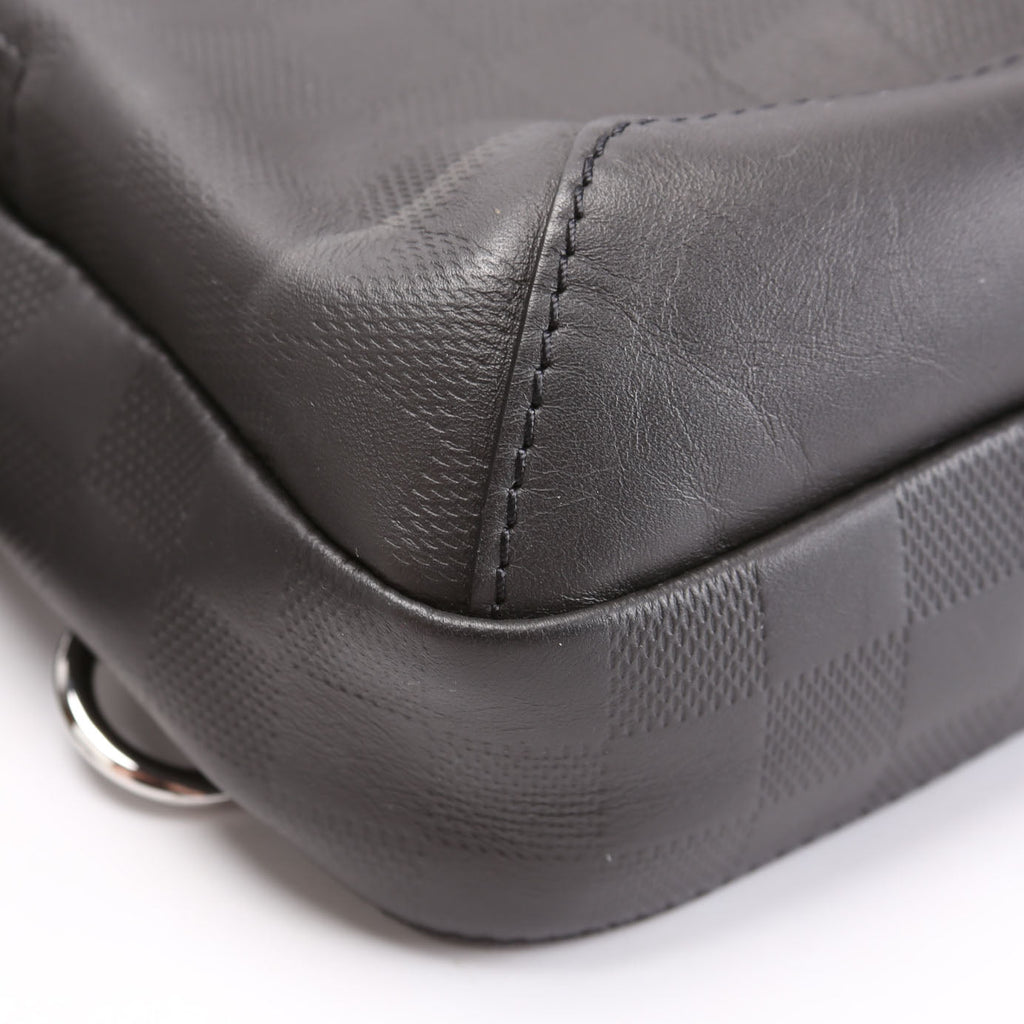 Avenue Sling Bag Infini Leather Black