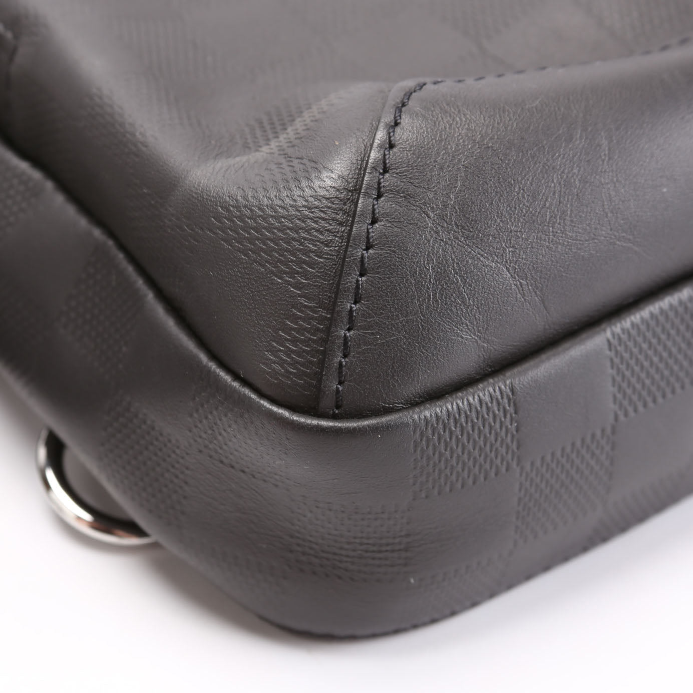 Avenue Sling Bag Infini Leather Black