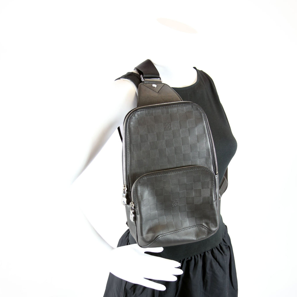 Avenue Sling Bag Infini Leather Black