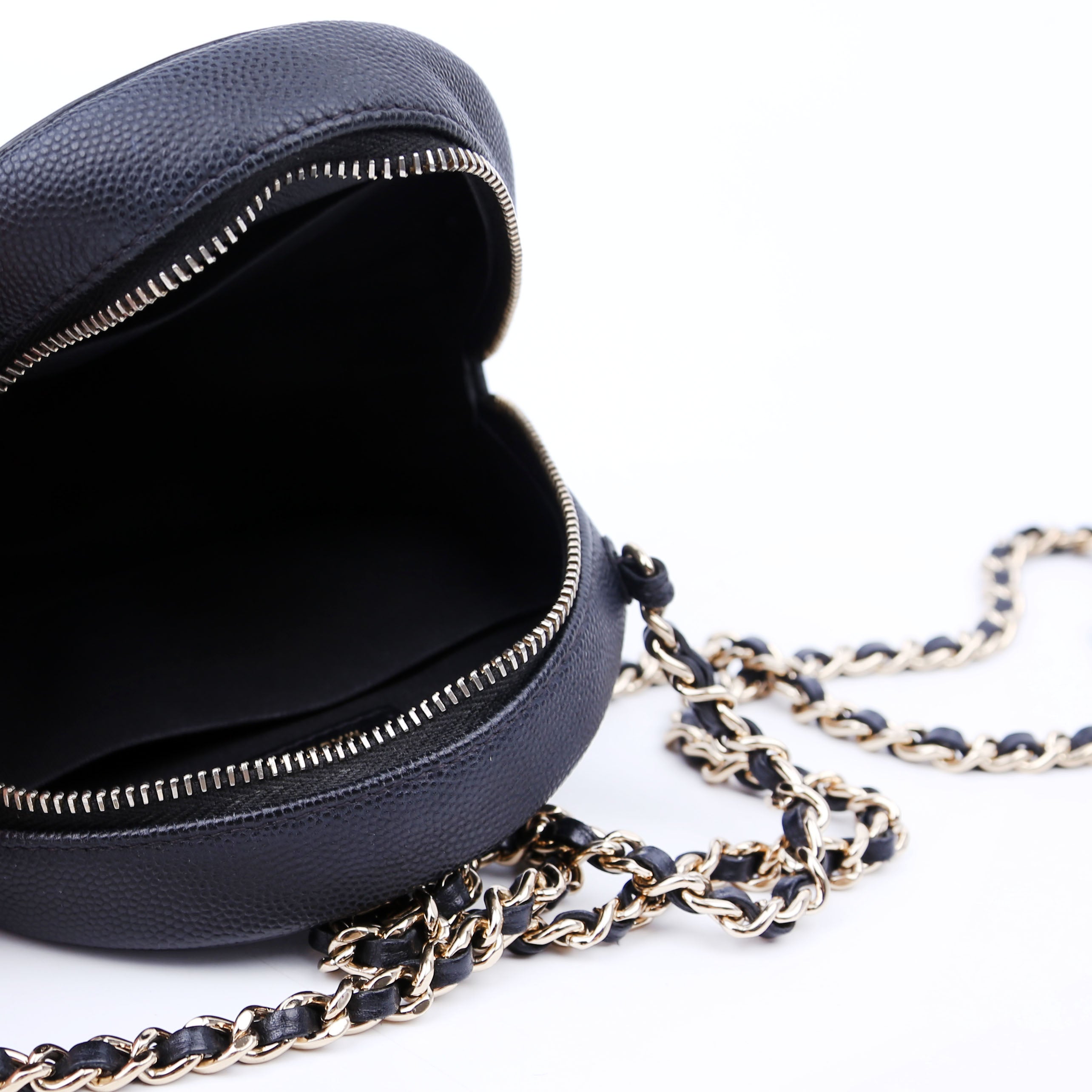 Filigree Round Crossbody 29M Black