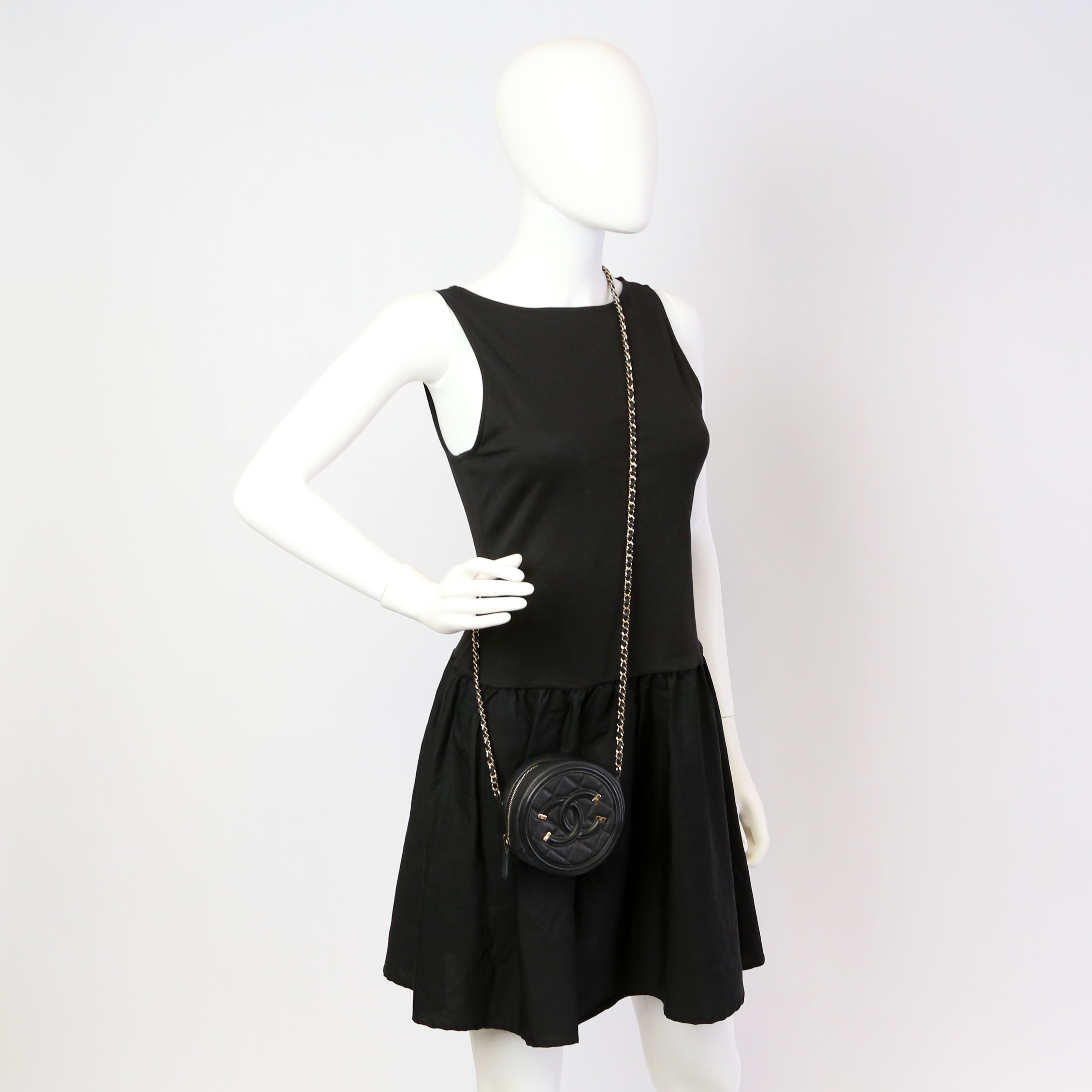 Filigree Round Crossbody 29M Black