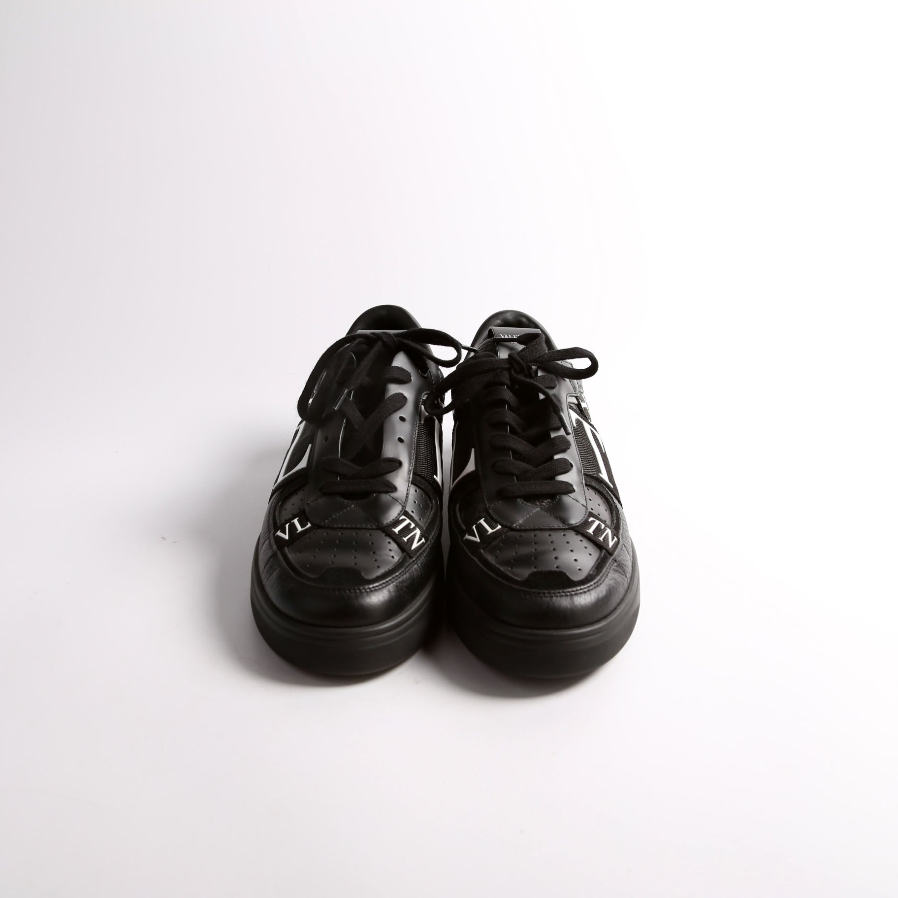 VL7N Low Top Sneakers Size 42 Black