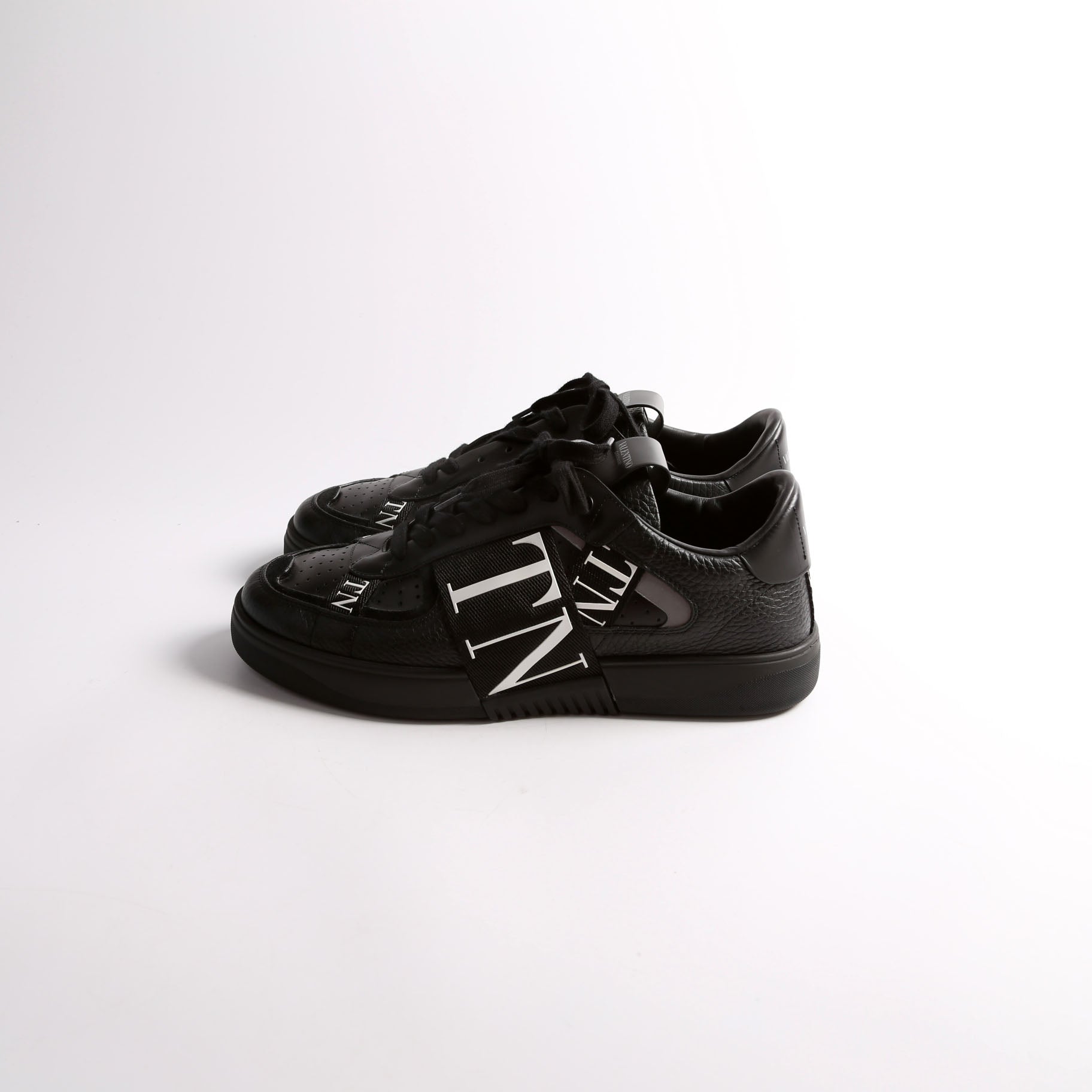 VL7N Low Top Sneakers Size 42 Black