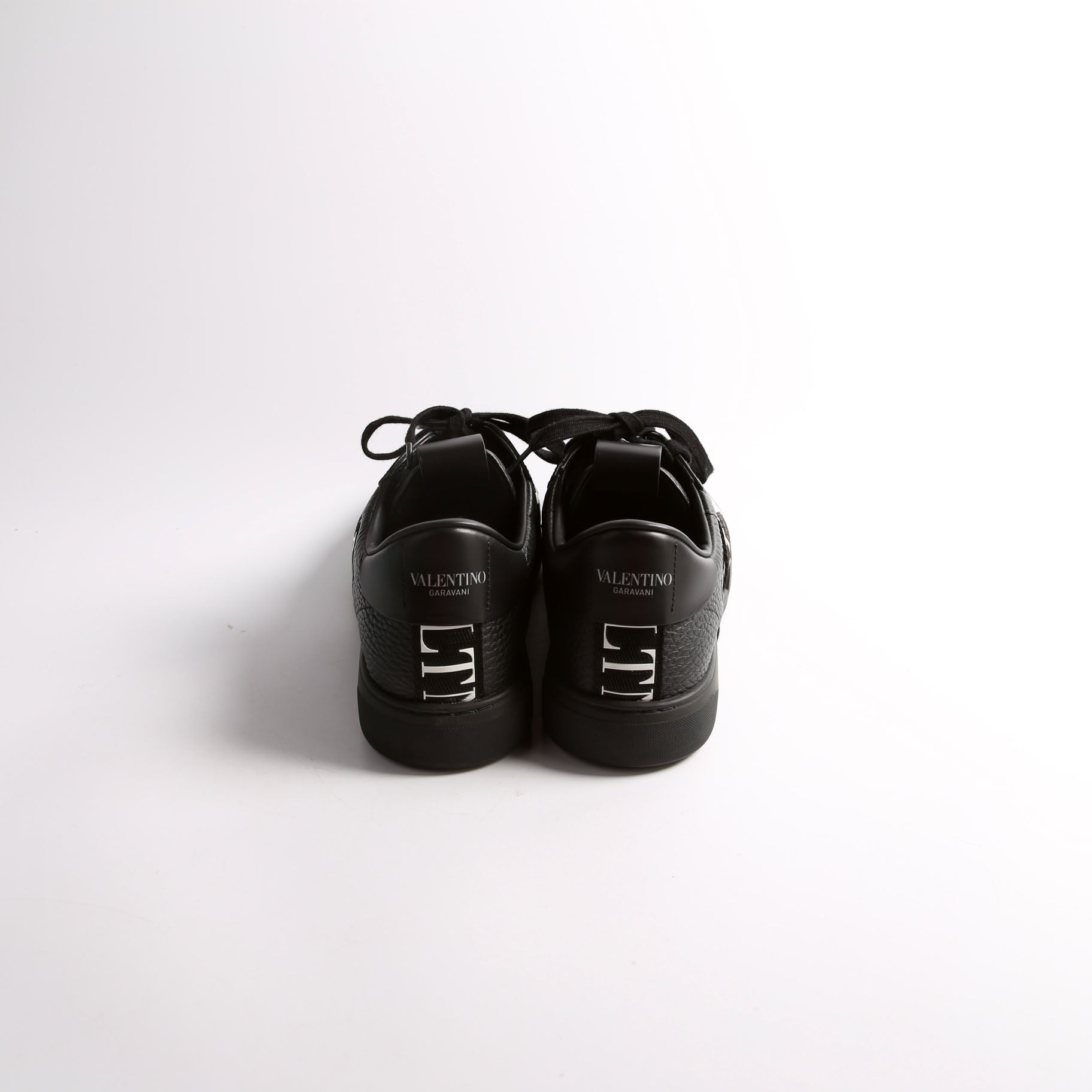 VL7N Low Top Sneakers Size 42 Black