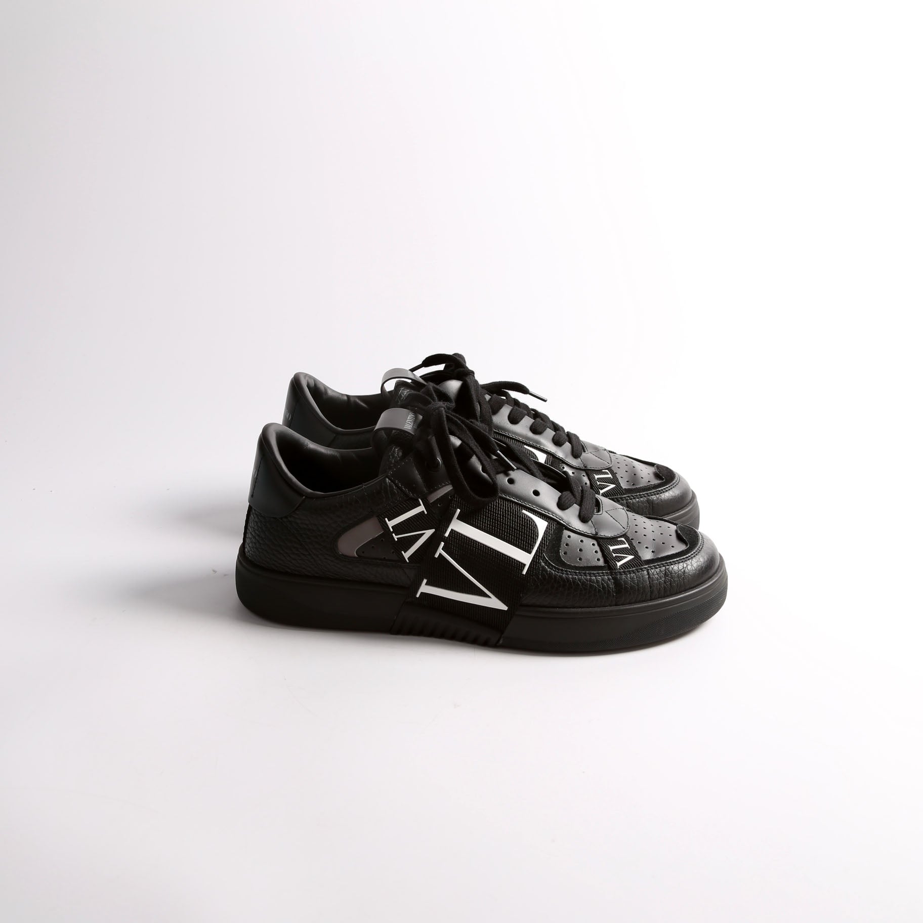 VL7N Low Top Sneakers Size 42 Black