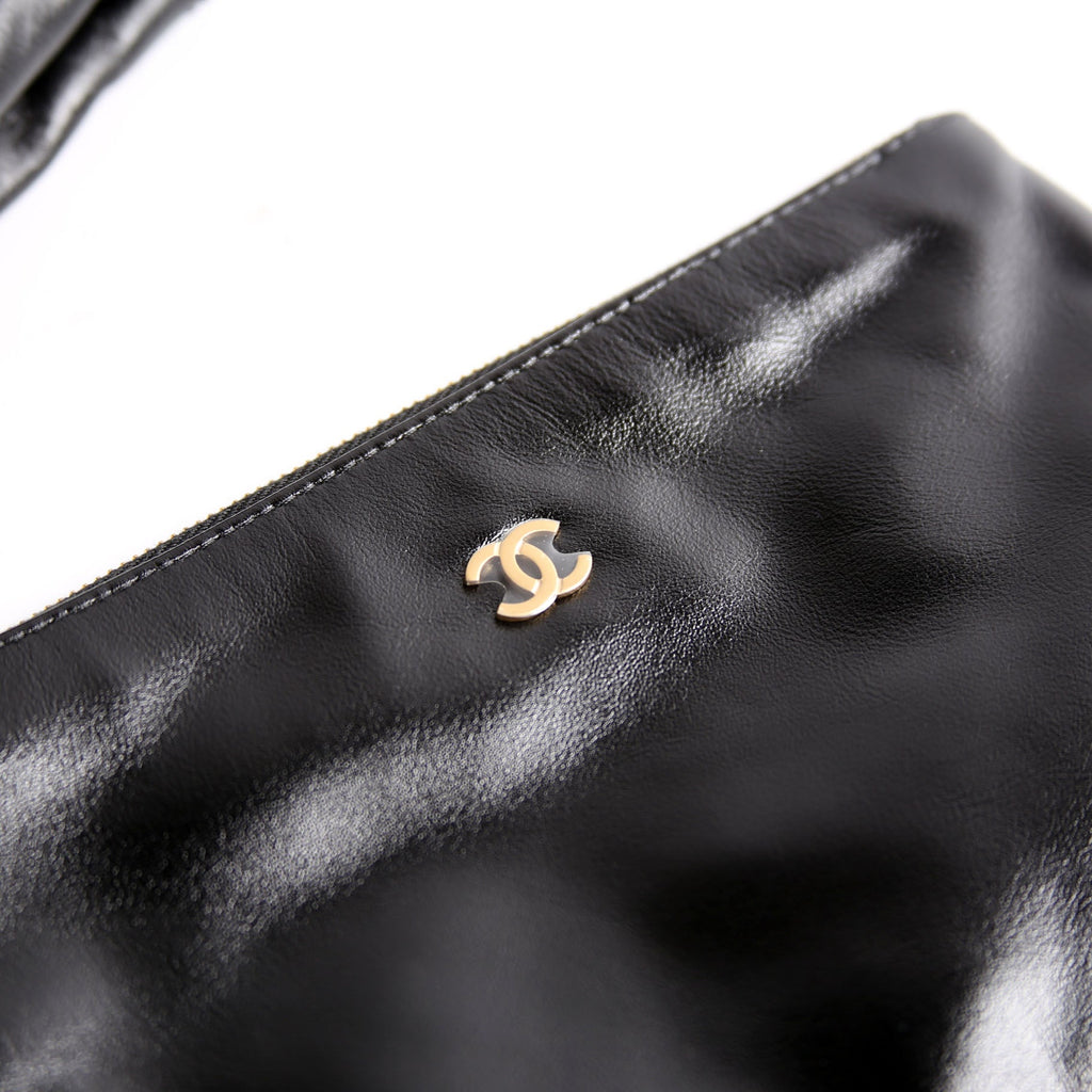 Chanel 22 Quilted Medium Hobo RFID Black/Gold