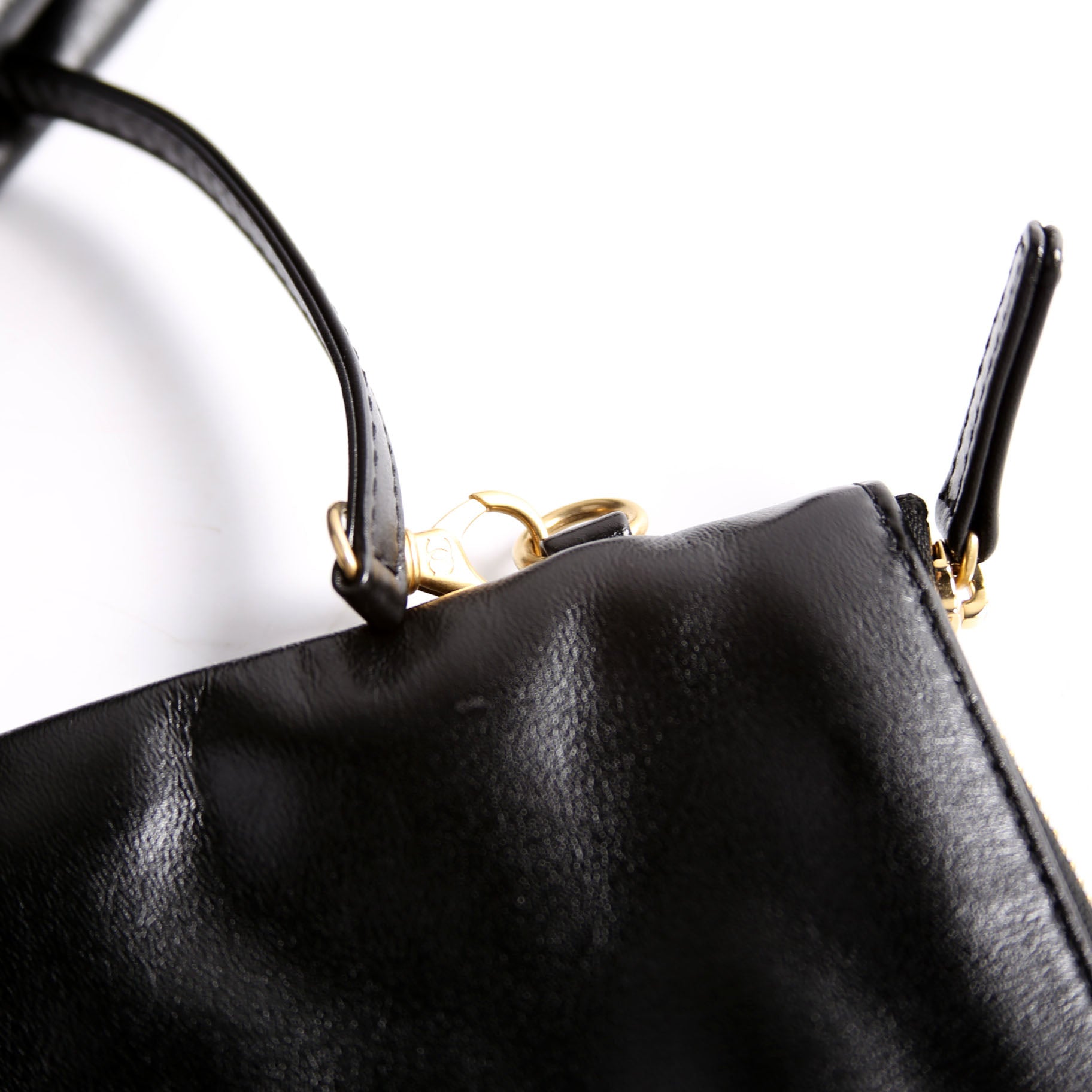 Chanel 22 Quilted Medium Hobo RFID Black/Gold