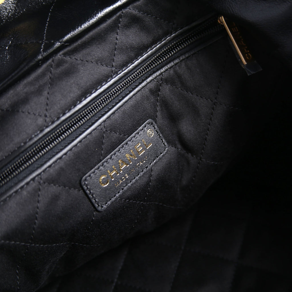 Chanel 22 Quilted Medium Hobo RFID Black/Gold