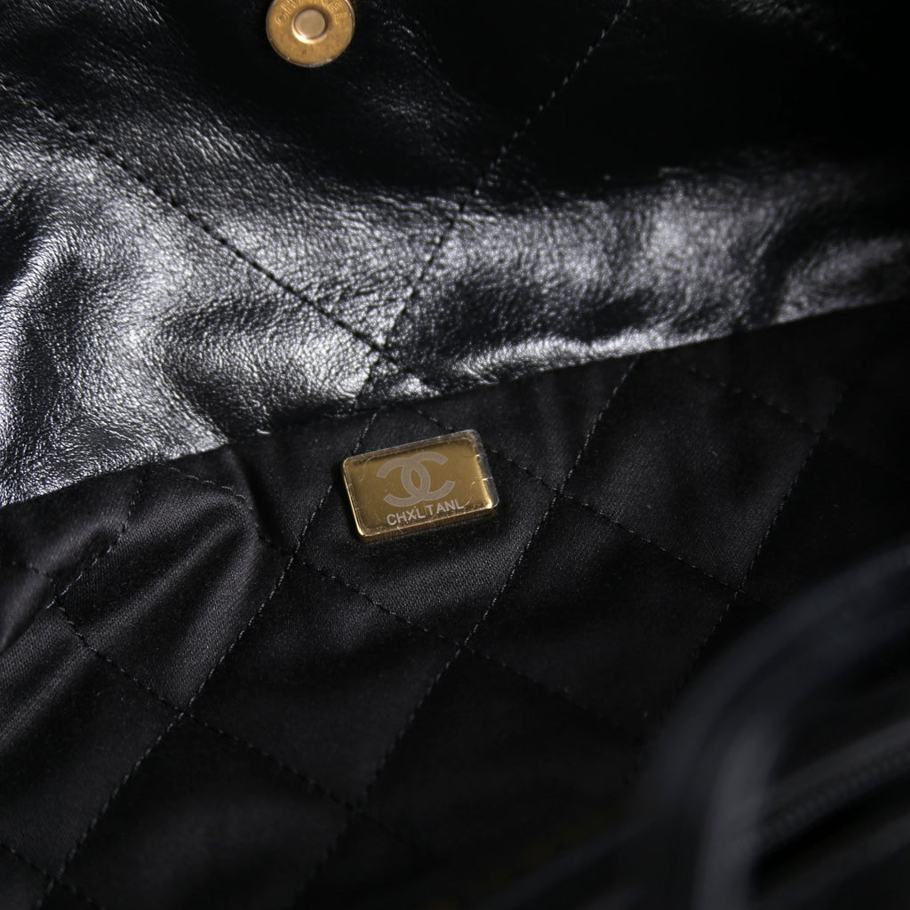Chanel 22 Quilted Medium Hobo RFID Black/Gold