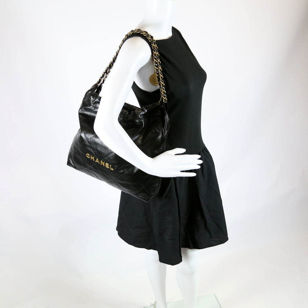 Chanel 22 Quilted Medium Hobo RFID Black/Gold