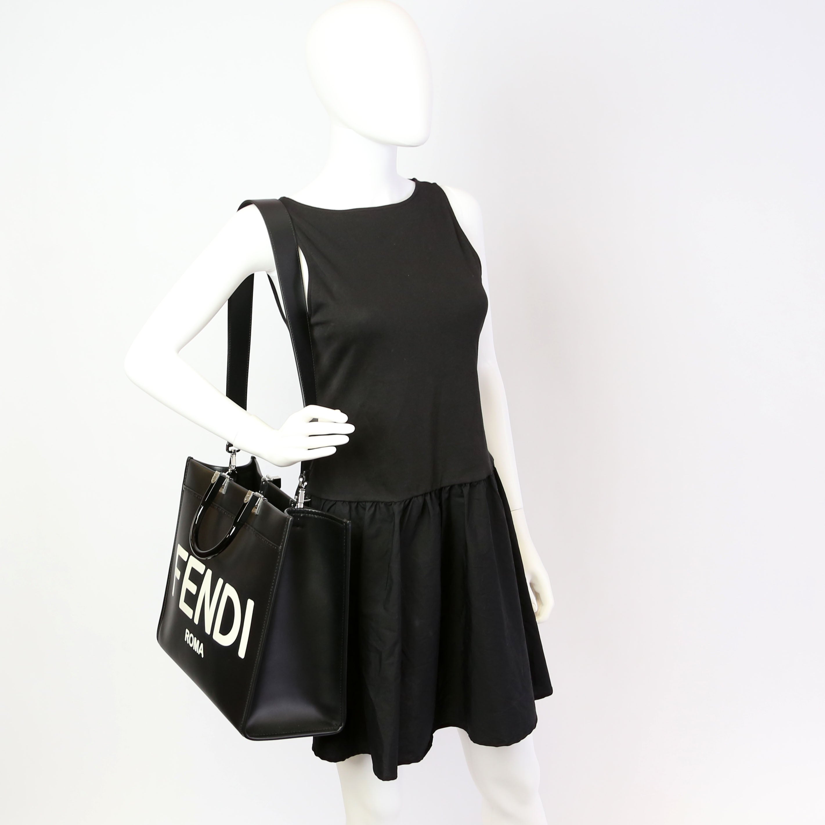 Fendi Sunshine Shopper Medium Leather Black