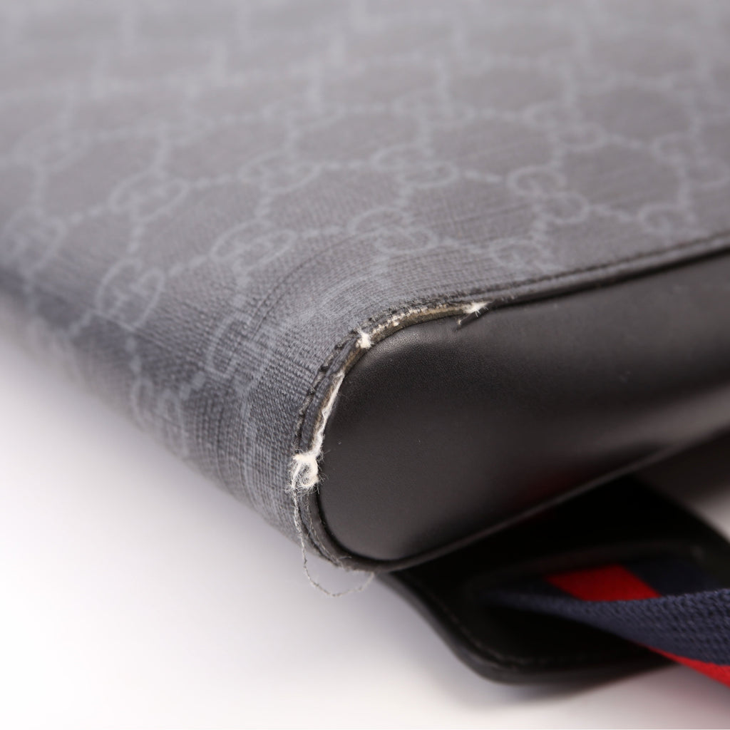 Gucci 474137 GG Supreme Messenger Black