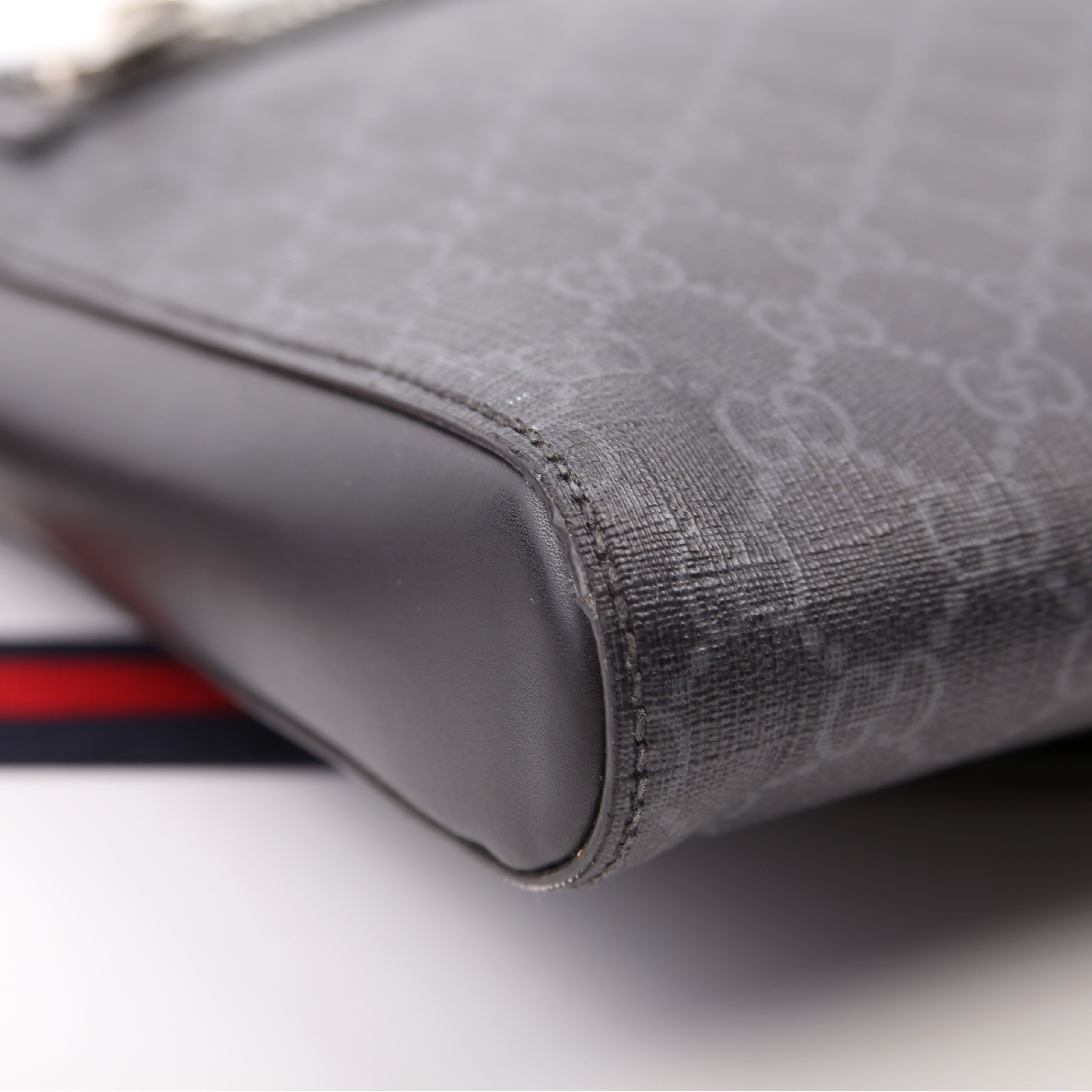 Gucci 474137 GG Supreme Messenger Black