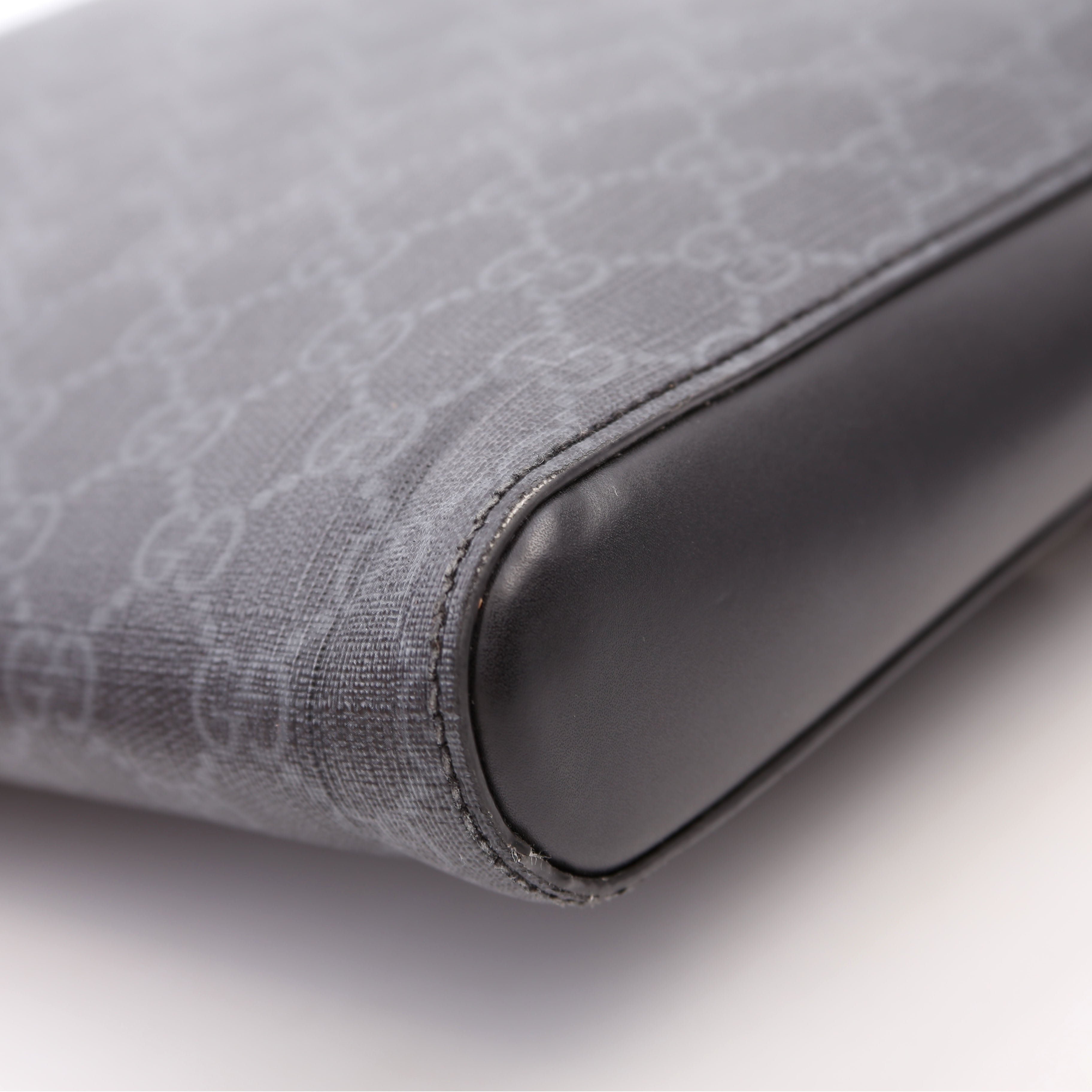 Gucci 474137 GG Supreme Messenger Black
