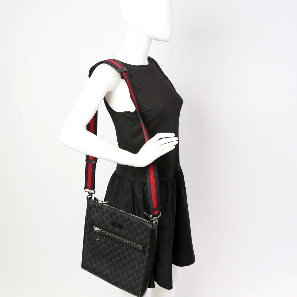 Gucci 474137 GG Supreme Messenger Black