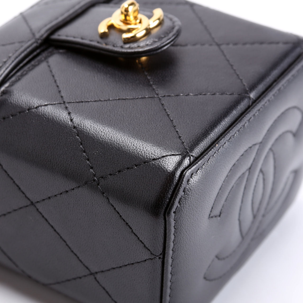 CC Turnlock Mini Vanity Clutch With Chain Quilted Lamb RFID Black