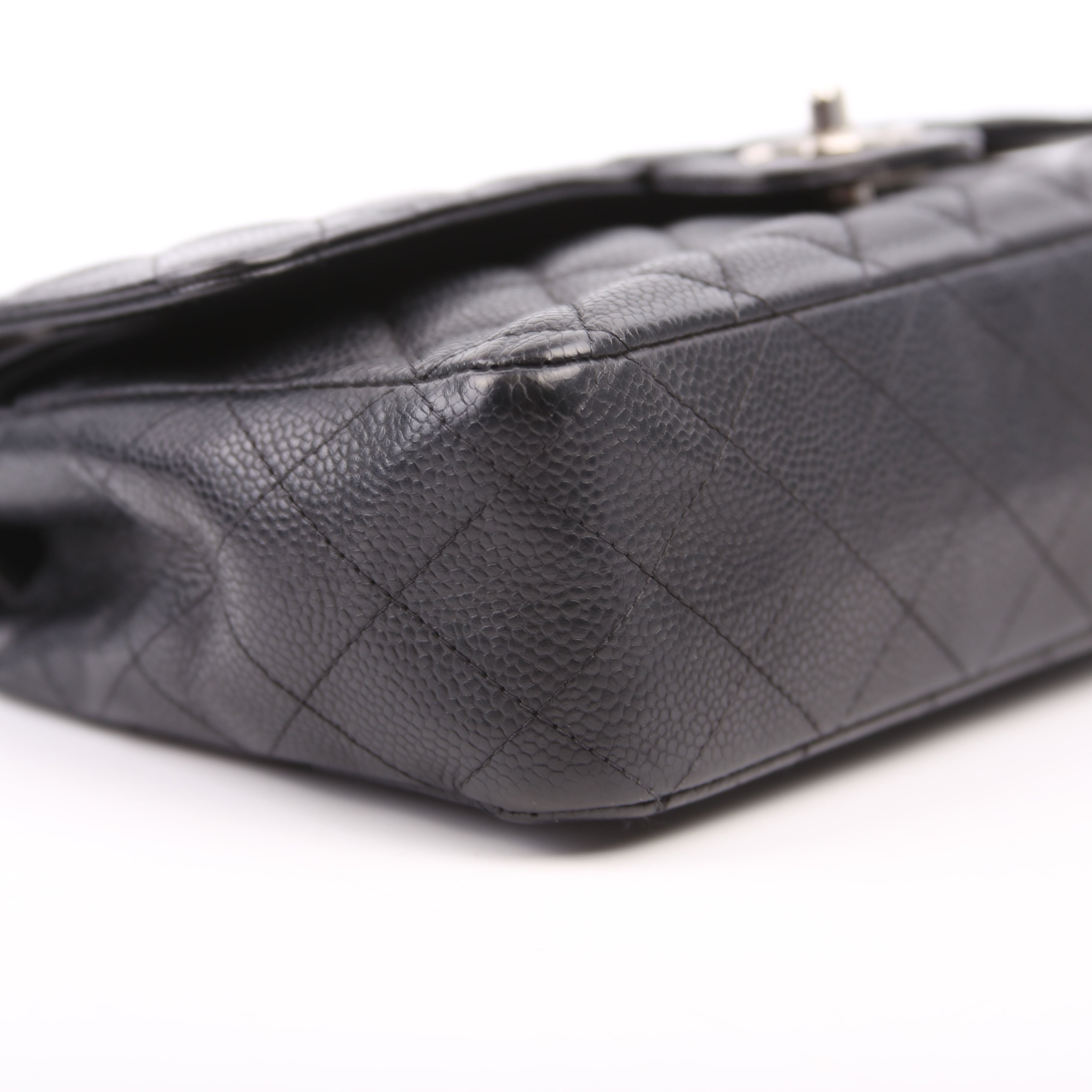 Classic Flap Medium Caviar Black