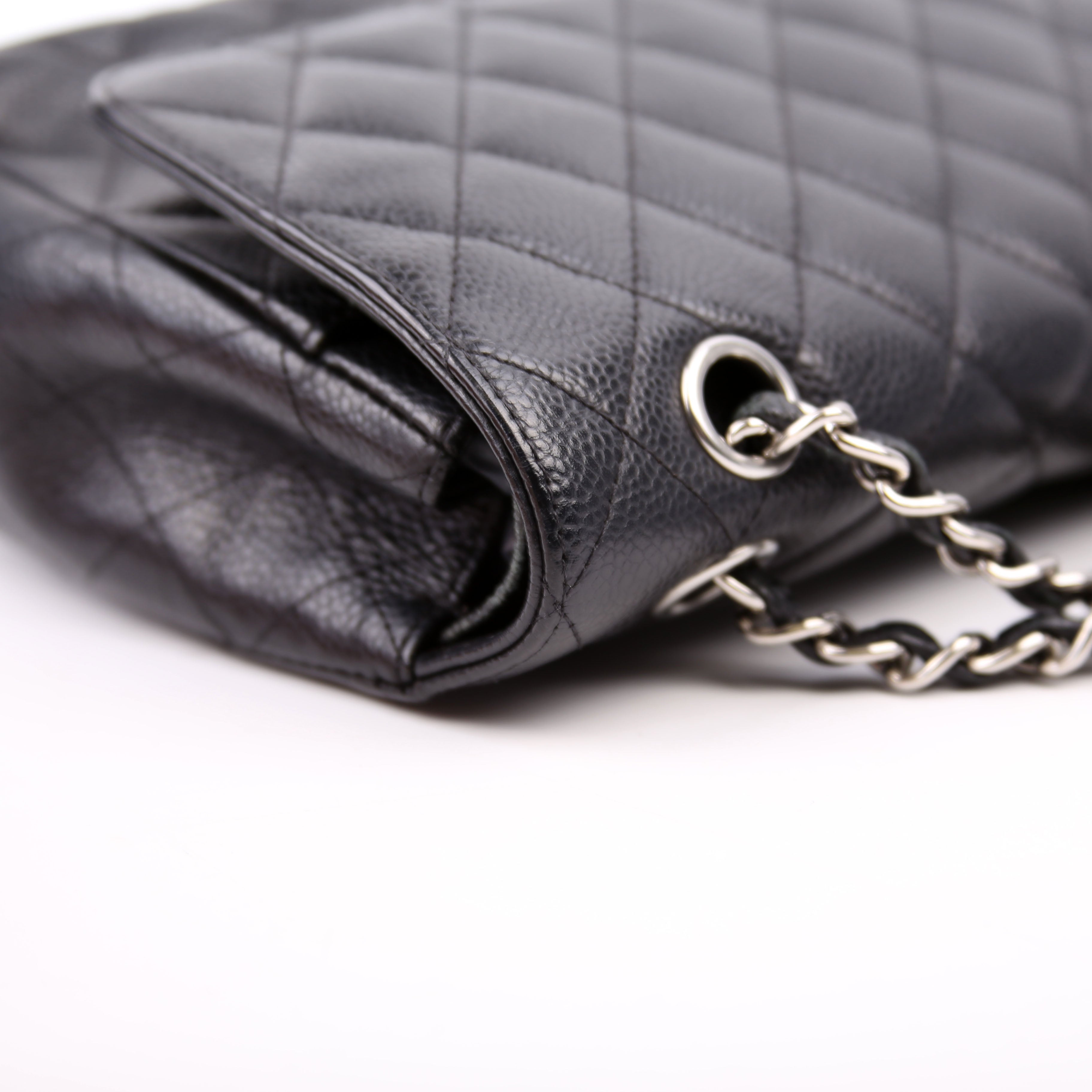 Classic Flap Medium Caviar Black