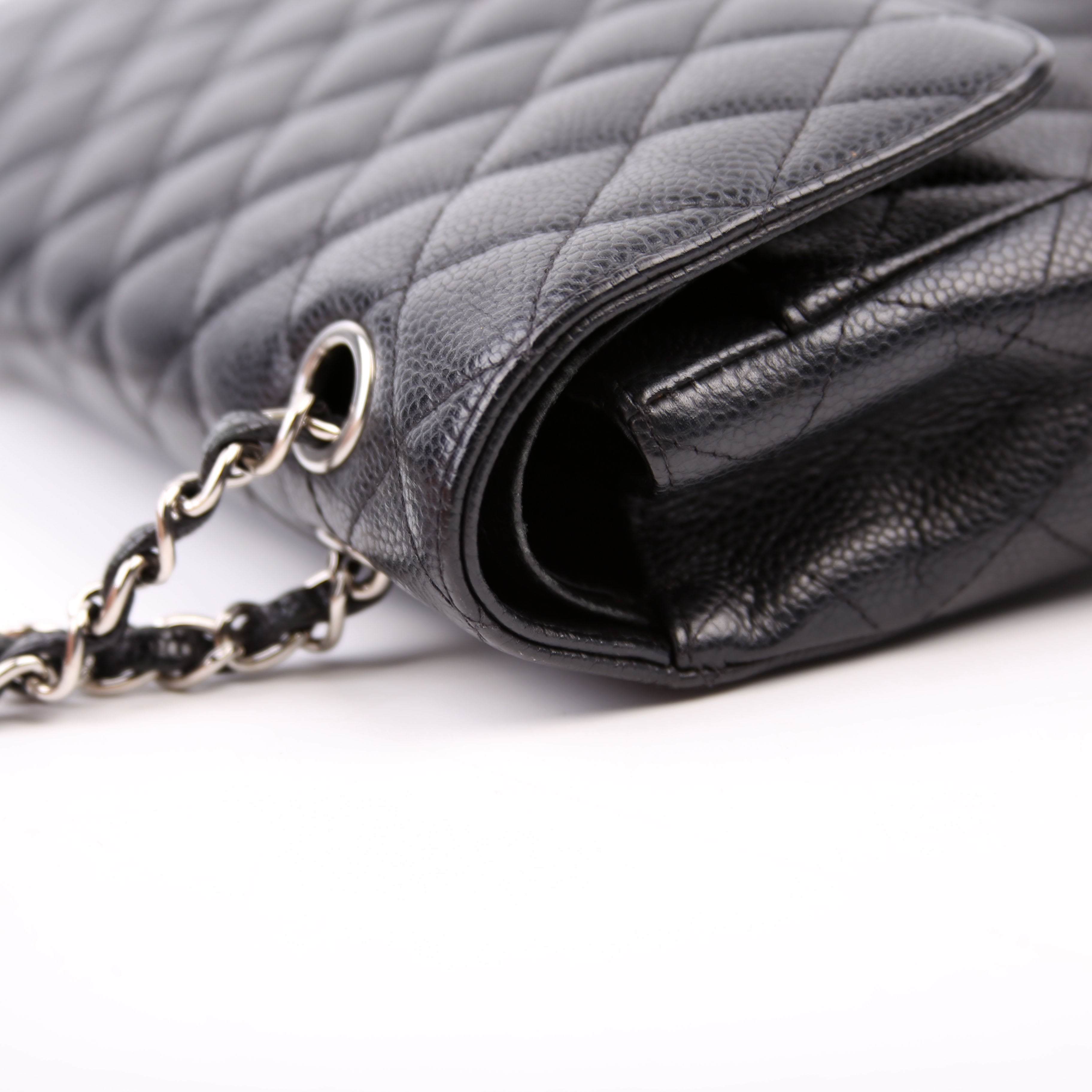 Classic Flap Medium Caviar Black